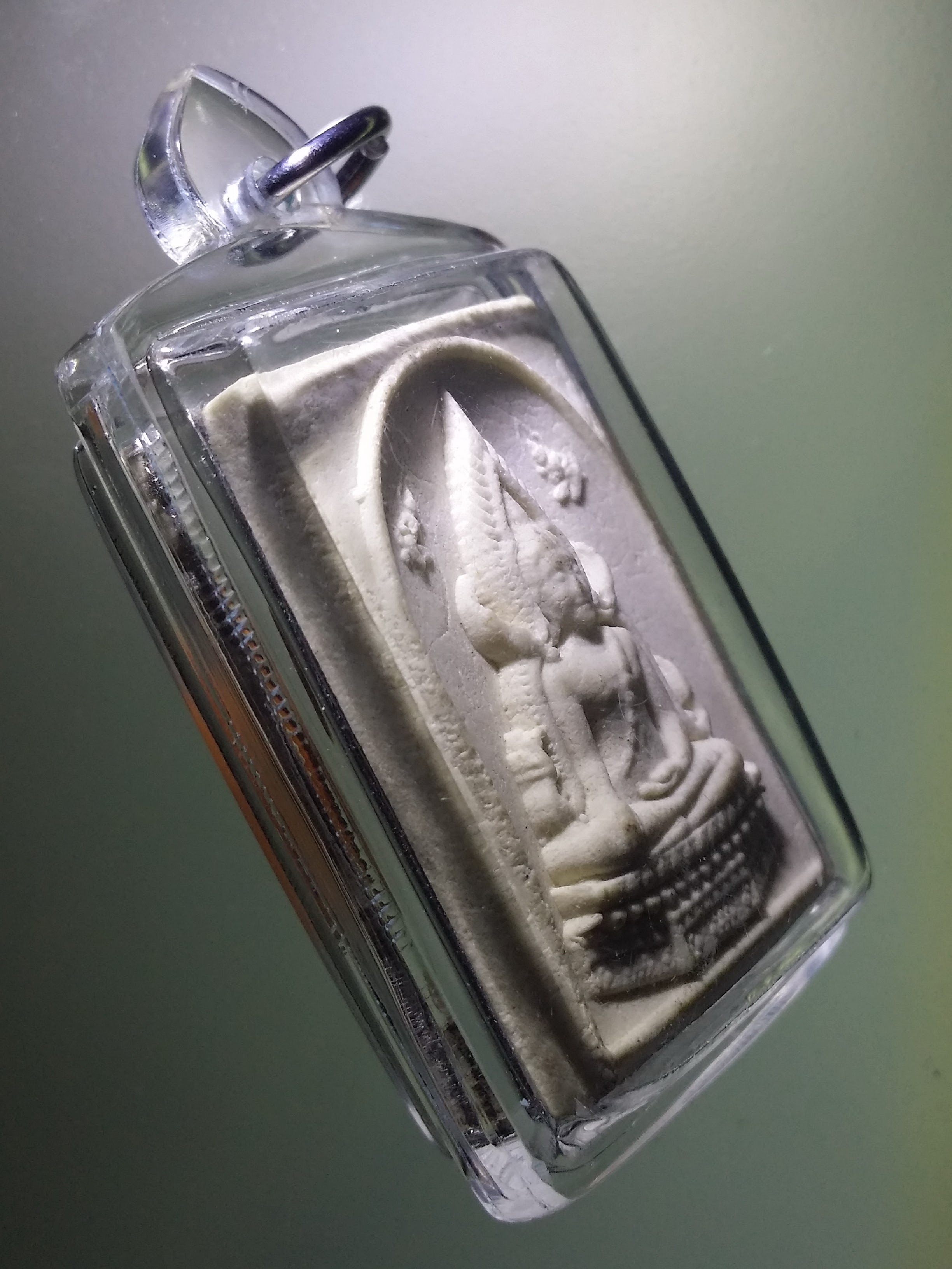 antig FB 472 พระพุทธชินราชเนื้อผง หลังรูปเหมือนพระครูใบฎีกาอำนวย วัดไผ่นาเริง จังหวัดนครสวรรค์ สร้างปี 2546 เลี่ยมพลาสติก พร้อมใช้