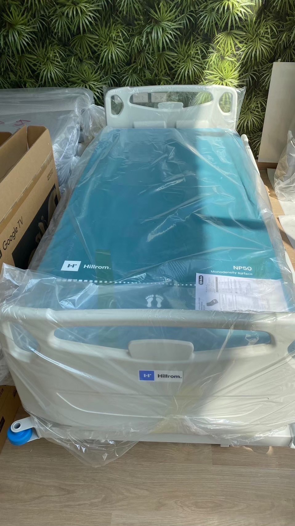 ชุดสุดคุ้ม E เตียงผู้ป่วยปรับระดับไฟฟ้า 5 ฟังก์ชั่น Hill-Rom รุ่น Centuris Type C แบบราวกั้นปีกนกยาว + ฟูก Hill-Rom NP50 แบรนด์จากประเทศสหรัฐอเมริกา + แถมพิเศษ หมอน + ผ้าปูที่นอน + ผ้ายาง + เก้าอี้นั่งอาบน้ำ + ไม้เท้า รับประกัน 1 ปี (รุ่นขายดี)