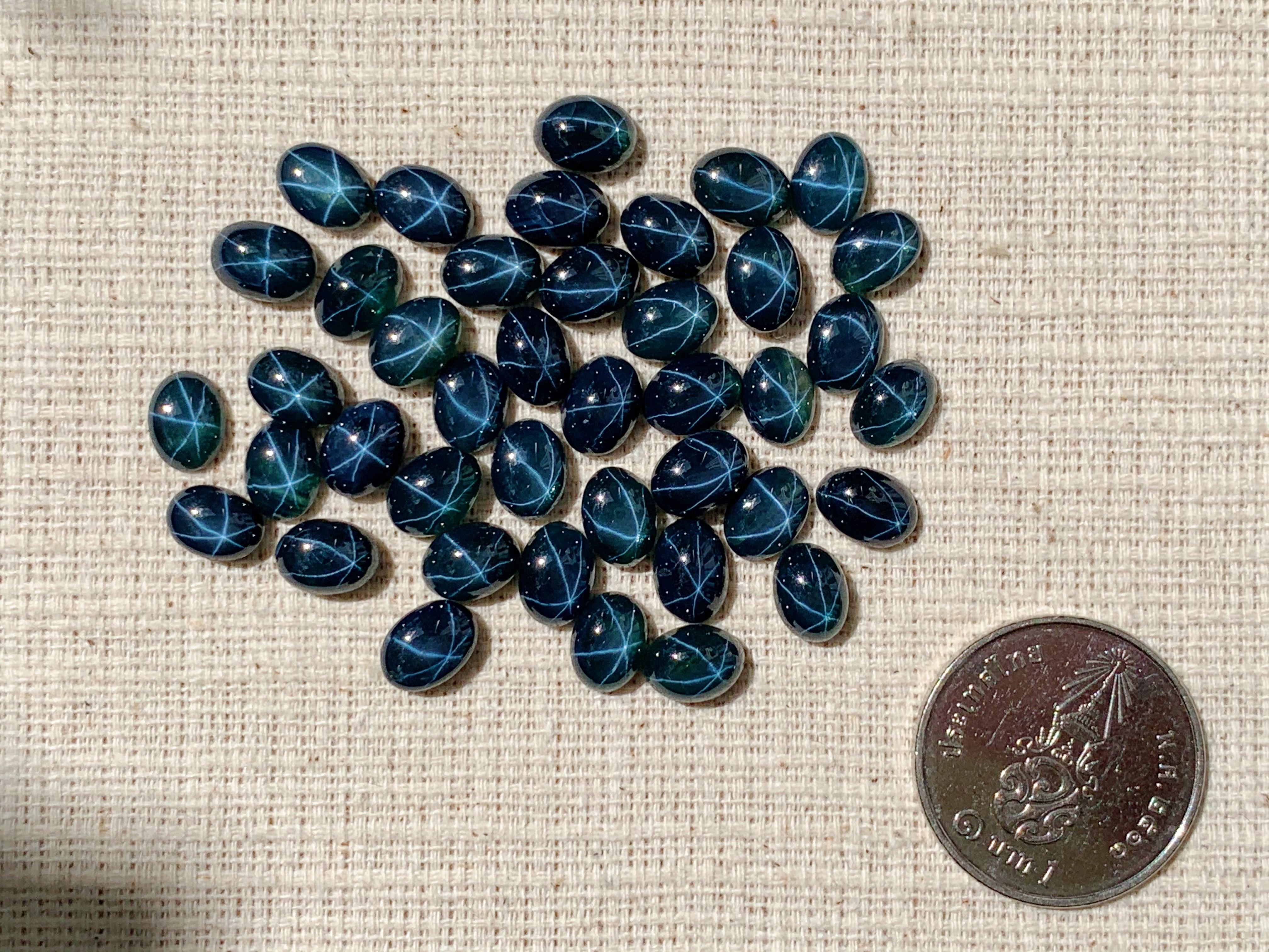 ไพลินสตาร์ไข่หลังเบี้ย 7x5 mm. 1 กะรัต