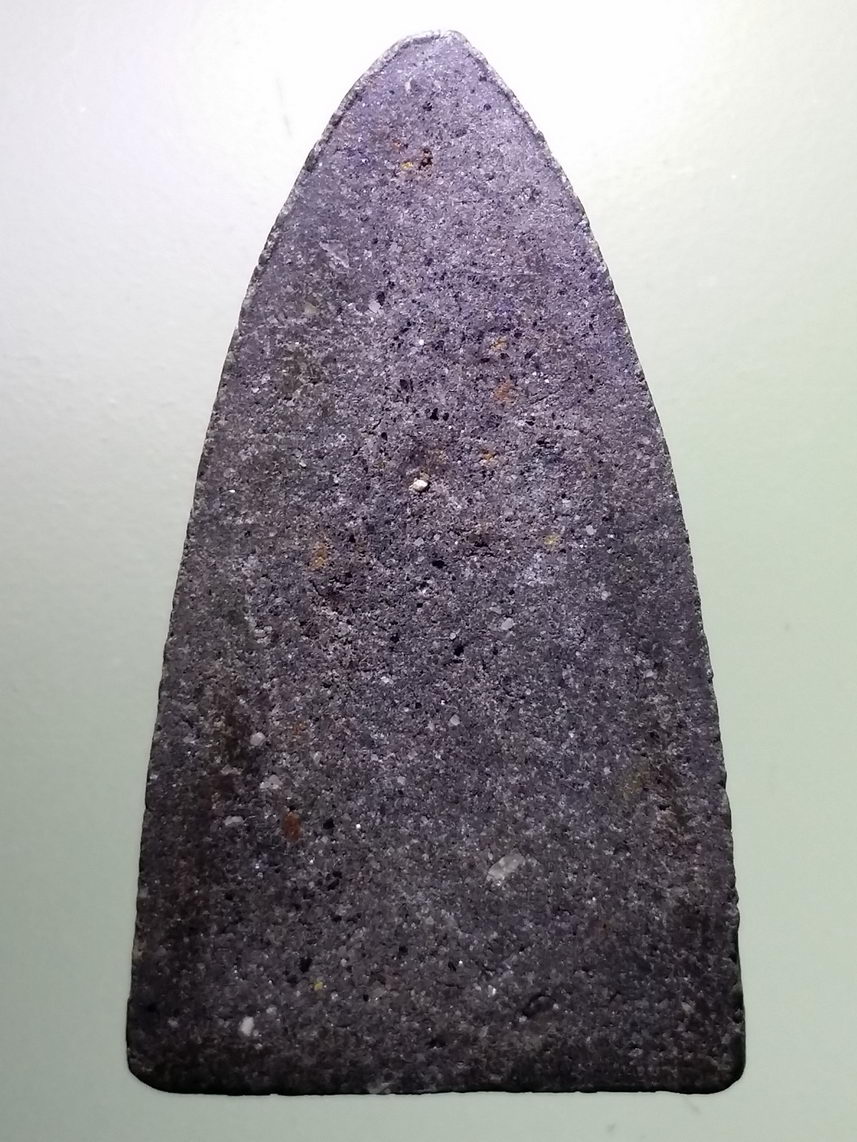 รหัสสินค้า หลวงปู่ทวด วัดต่างๆ 565 หลวงปู่ทวดเนื้อว่าน หลังเรียบ ผสมแร่เกาะล้าน ไม่ทราบที่ พระองค์นี้ท่าตะแคงส่องในมุม 45 องศา จะเห็นแวววาวระยิบระยับ เนื่องจากผสมแร่เกาะล้าน