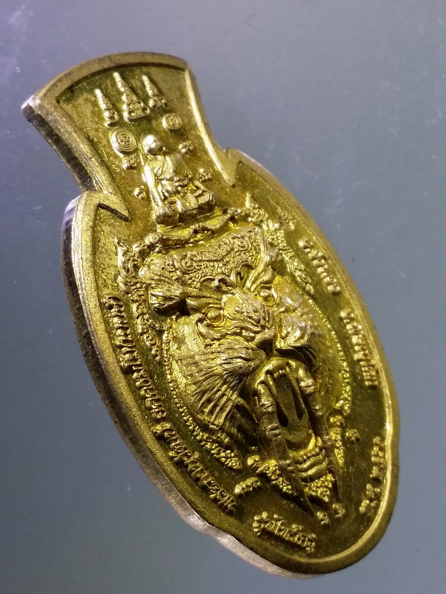 Antig Pim 215 เหรียญหน้าเสือ หลวงพ่อเบนซ์ (พระภานุวัฒน์) อำเภอวังทอง จังหวัดพิษณุโลก รุ่นไหว้ครูปี 2561 ตอกโค๊ตด้านหลังจารอักขระลงอาคม