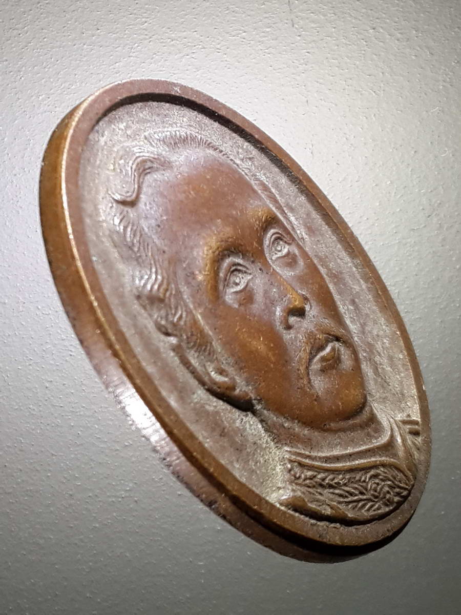 รหัสสินค้า พระมหากษัตริย์ และบุคคลสำคัญ 229 เหรียญรัชกาลที่ 5 หลังพระเกี้ยว วัดสัมพันธวงศ์ สร้างปี 2546 พระรายการนี้ให้เช่าบูชาแล้ว