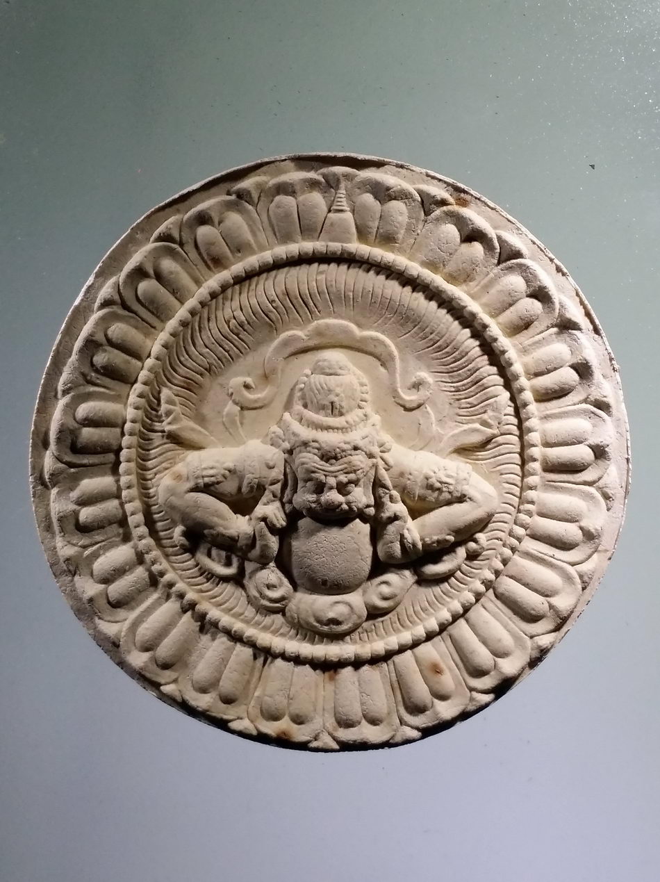 รหัสสินค้า จตุคามรามเทพ 808 จตุคามรามเทพ รุ่นมหาปาฏิหาริย์มั่งมีทรัพย์ เนื้อว่านขาว ขนาด 5.6 cm