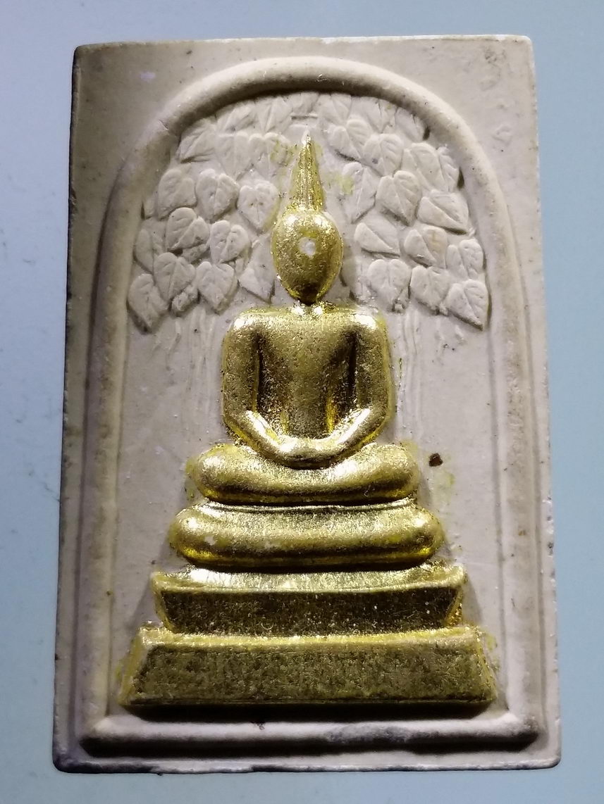 รหัสสินค้า พระเนื้อดิน เนื้อผง เนื้อว่าน 8140 พระสมเด็จเนื้อผง พิมพ์ปรกโพธิ์ ปิดทองคำเปลว หลวงพ่อนวม ไม่ทราบที่