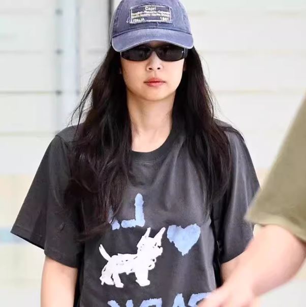 เสื้อยืดตามแบบ IU กับ JENNIE ใส่