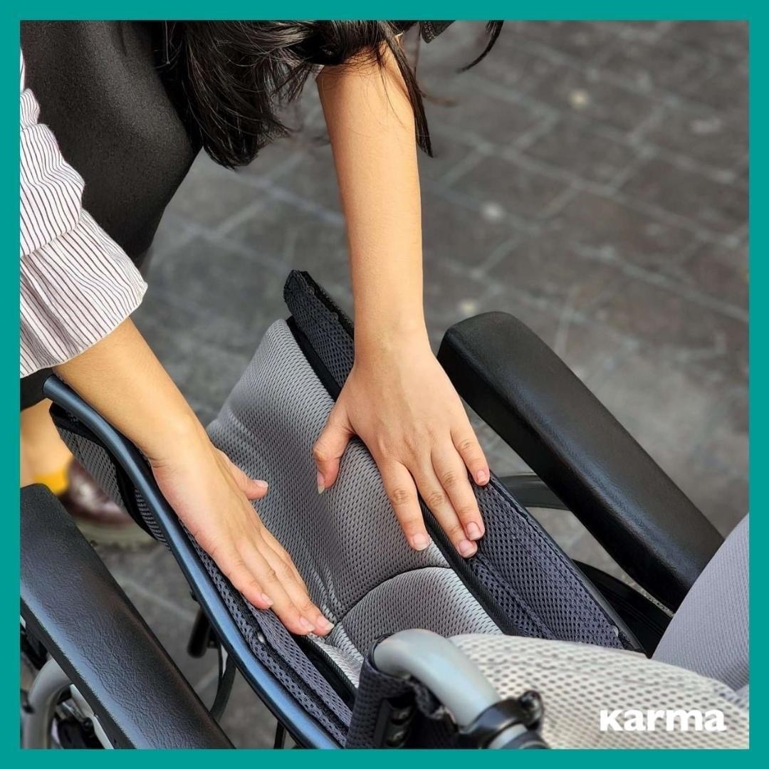 รถเข็นอลูมินัมอัลลอยด์คาร์ม่า รุ่น S-Ergo 105 (WheelChair KARMA S-Ergo 105) เบาะหนานุ่มสีเทาเท่ห์ นั่งสบายสไตล์เบาะรูปตัว S-Shape ของแท้ รับประกันศูนย์ไทย 5 ปี