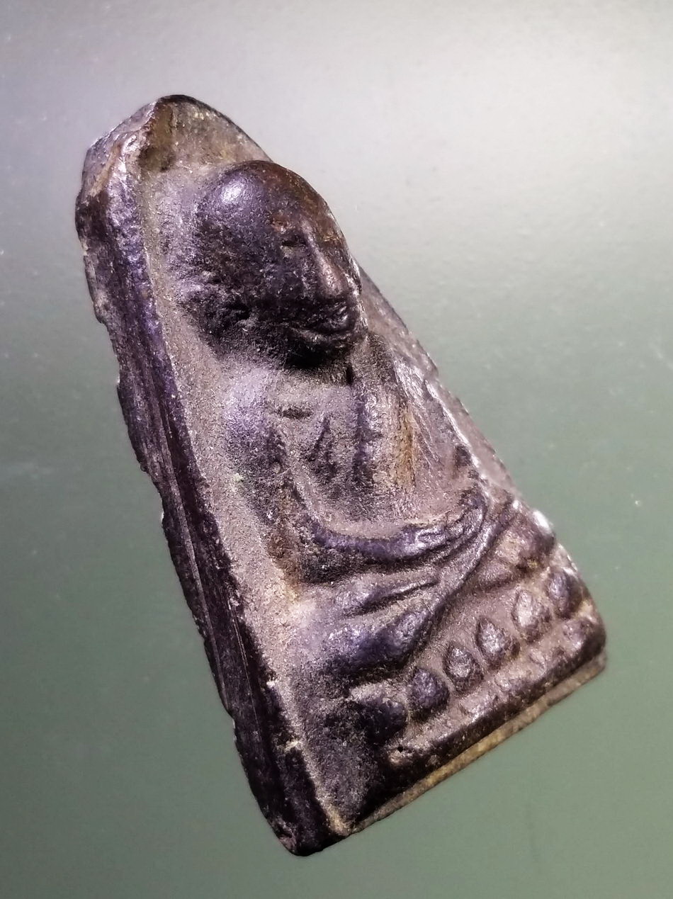 รหัสสินค้า หลวงปู่ทวด วัดต่างๆ 215 หลวงปู่ทวด วัดช้างให้ จังหวัดปัตตานี เนื้อดินเผา สร้างปี 2513 พระครูใบฎีกาขาวสร้าง พระรายการนี้ให้เช่าบูชาแล้ว