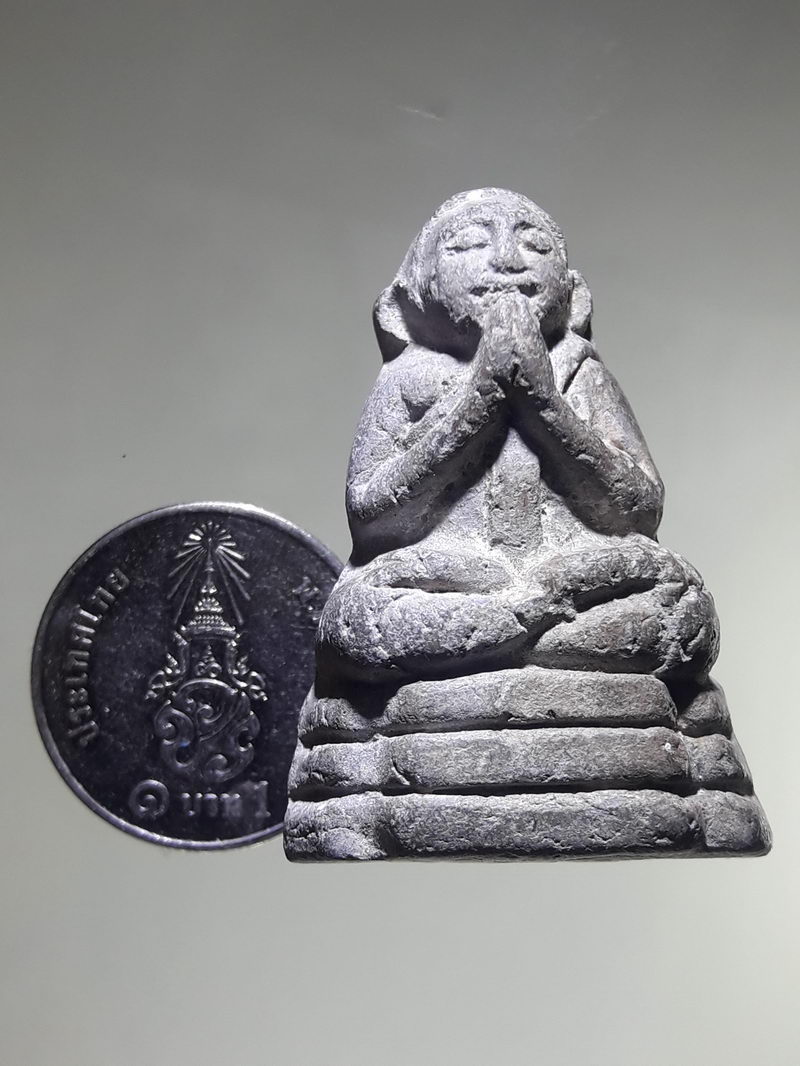 รหัสสินค้า พระเนื้อดิน ผง ว่าน 10508 รูปหล่อลอยองค์ เนื้อผงใบลาน บรมครูเทพโลกอุดร พิมพ์พนมมืออธิษฐานฤทธิ์ กรุวังหน้า