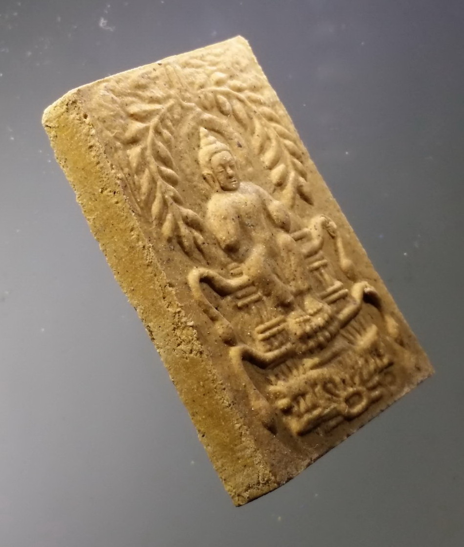 รหัสสินค้า พระมีกล่อง 3751 พระพิมพ์นั่งเมือง พระบรมธาตุนาดูน จังหวัดมหาสารคาม ธนาคารเพื่อการเกษตรและสหกรณ์การเกษตร จัดสร้างในงานกฐินสามัคคี ปี 2562