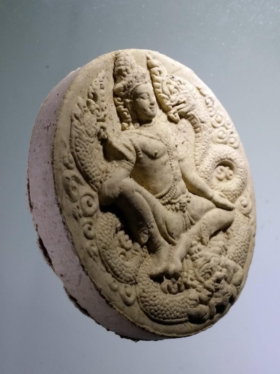 รหัสสินค้า จตุคามรามเทพ 906 พระเทวราชโพธิสัตว์จตุคามรามเทพ เนื้อว่านขาวโรยผงตะไบ รุ่นมหาเศรษฐีบุญฤทธิ์ หลวงพ่อจอน วัดบุญฤทธิ์ จังหวัดนครราชสีมา จัดสร้าง ปี 2550