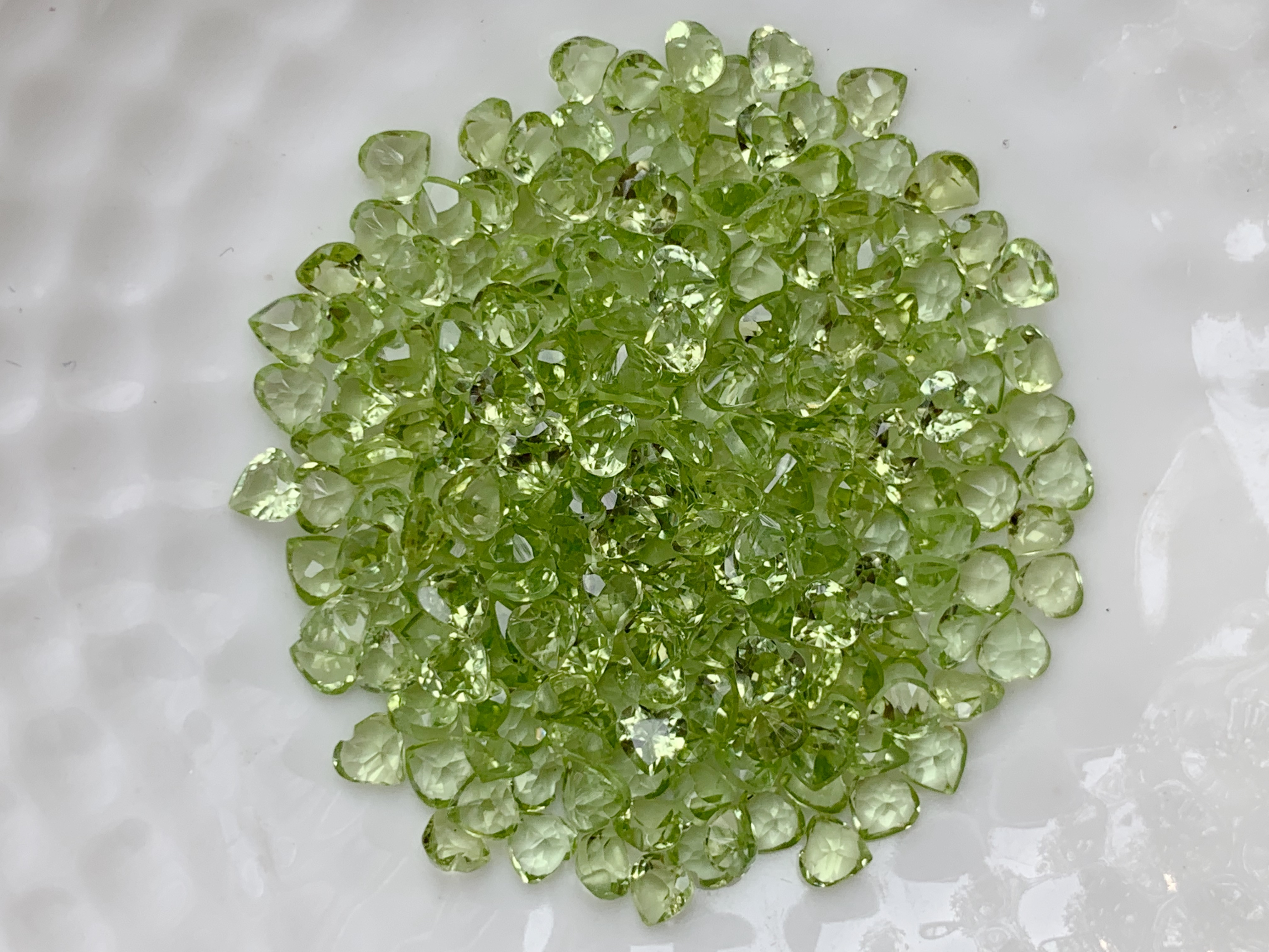 เพอริดอทหัวใจ 3X3 มม. 5 กะรัต