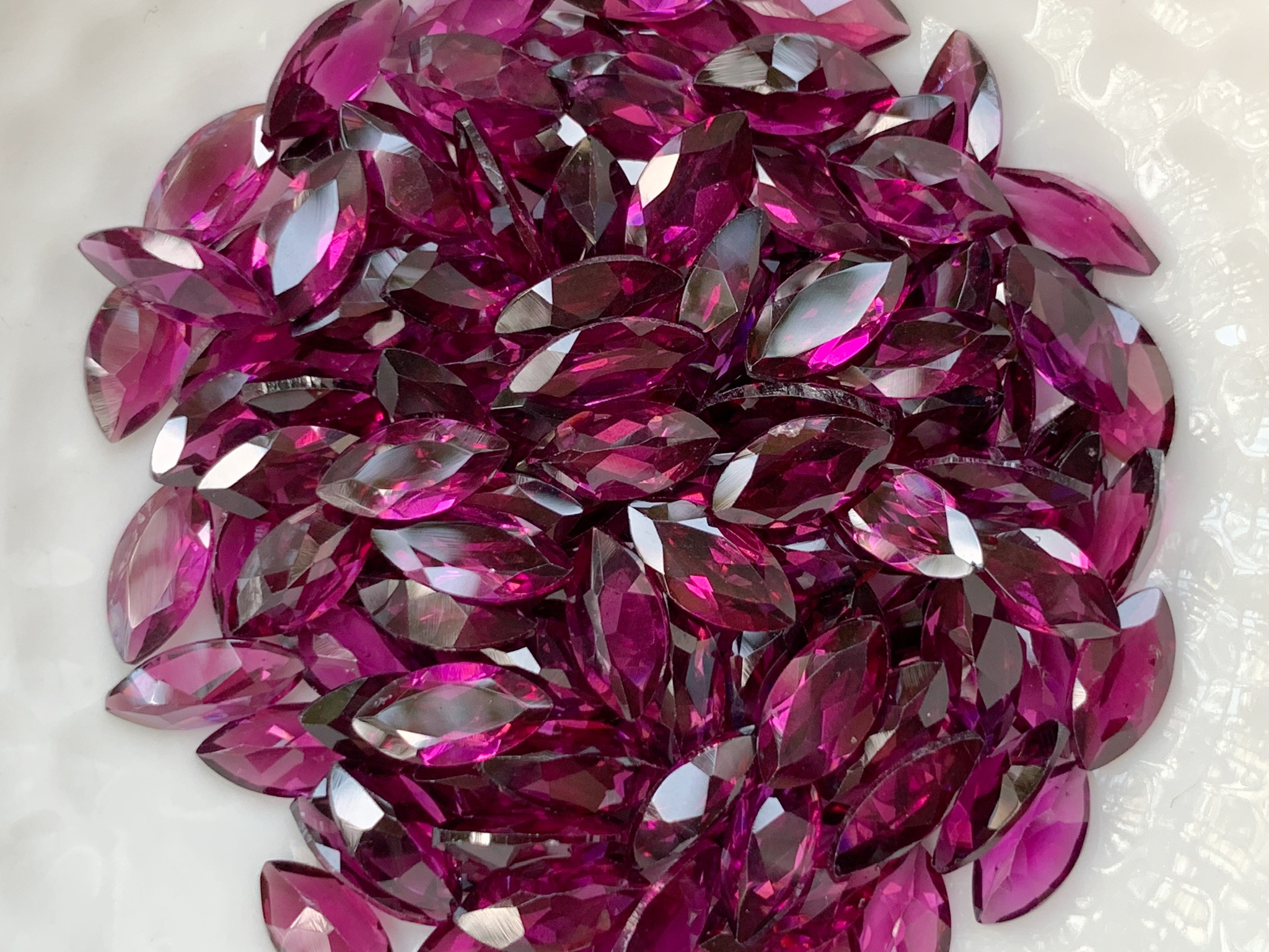 โรโดไลท์มาคี 8x4 mm. 5 กะรัต