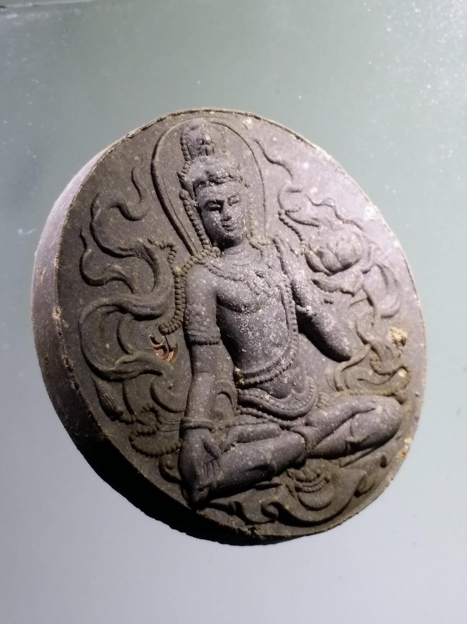 รหัสสินค้า จตุคามรามเทพ 974 พระเทวราชโพธิสัตว์จตุคามรามเทพ รุ่นมหาจักรพรรดิศรีวิชัยสุวรรณภูมิ เนื้อว่านกากยายักษ์ หมายเลข ๕๔