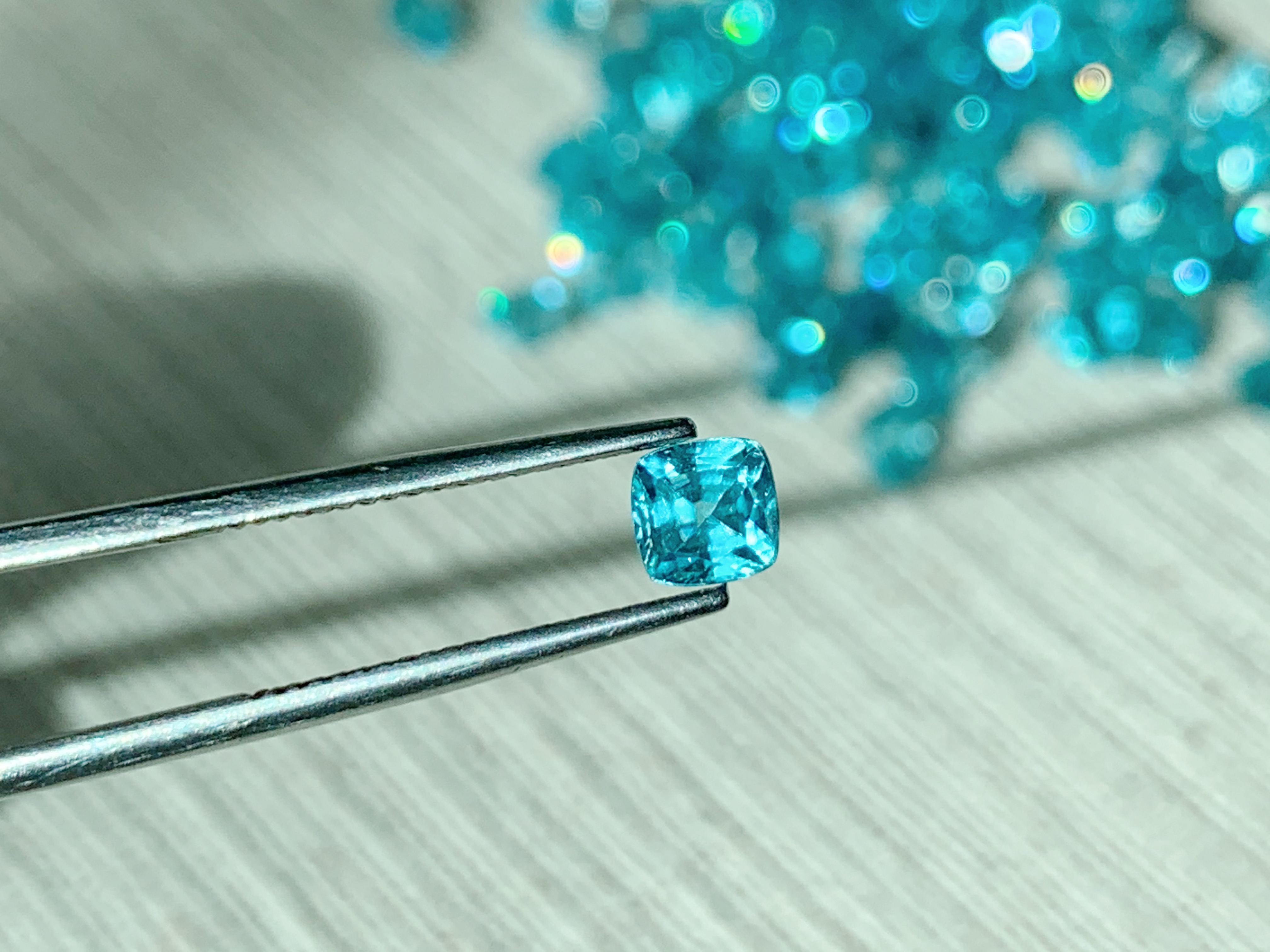 เพทายฟ้าคูชั่น 4x4 mm. 1 เม็ด