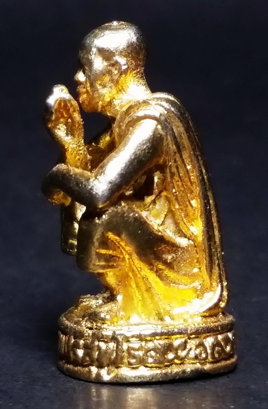 รหัสสินค้า พระกริ่ง พระหล่อ 399 รูปหล่อกะไหล่ทอง หลวงพ่อคูณ วัดบ้านไร่ สร้างปี 2536 ใต้ฐานตอกโค๊ต คูณ ออกวัดถือน้ำ จังหวัดนครสวรรค์