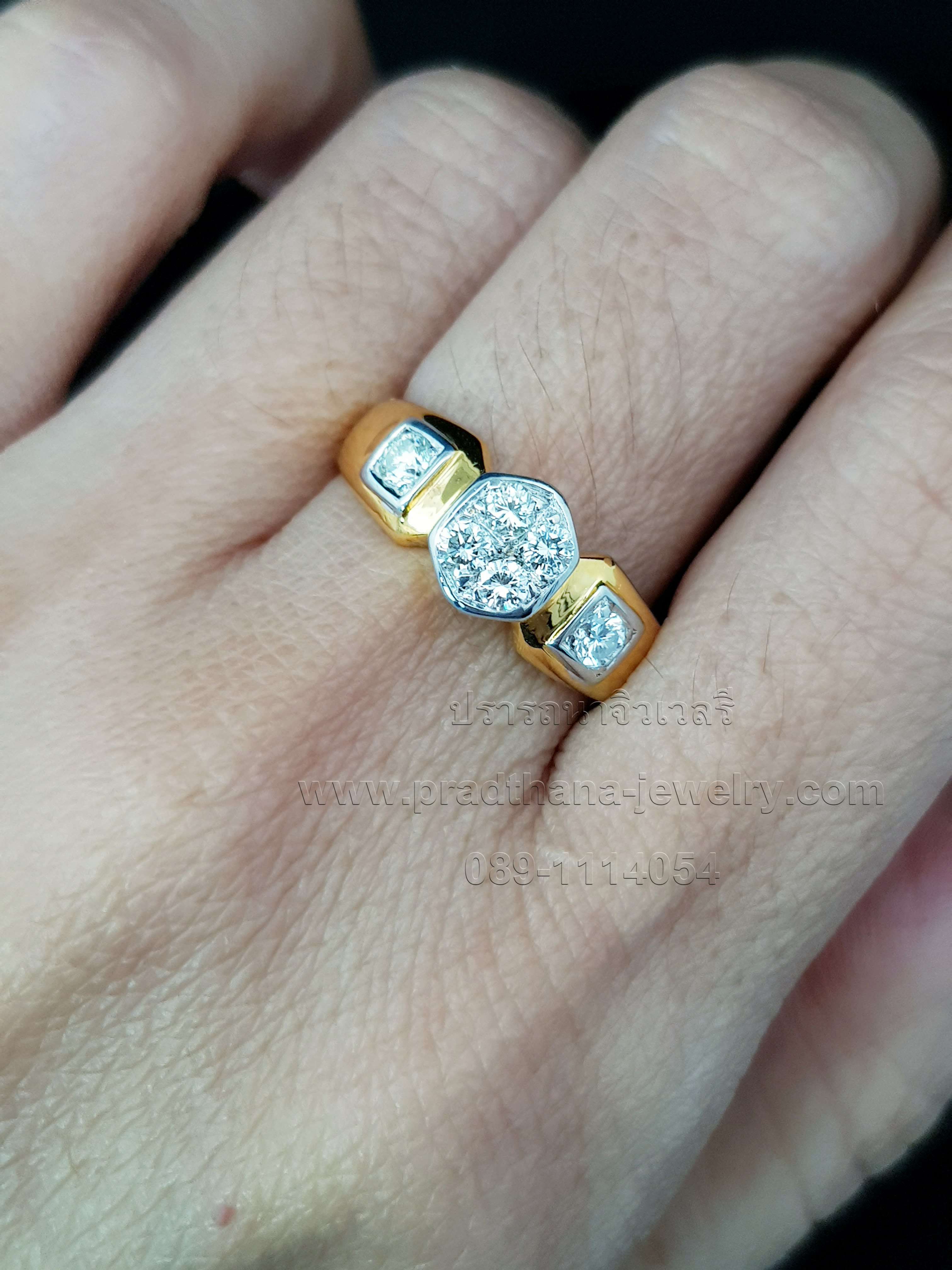 แหวนเพชรกระจุกกลางบ่าเพชร