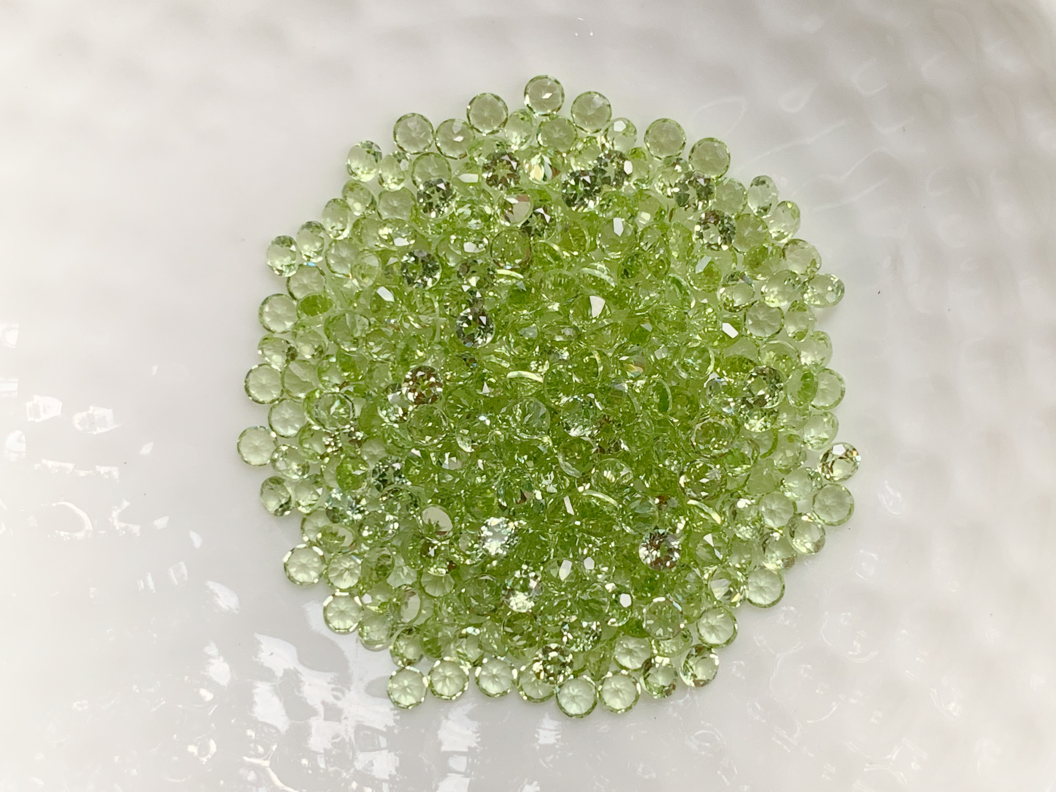 เพอริดอทกลม 2.5 มม. 5 กะรัต