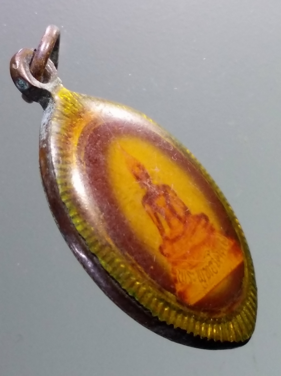 รหัสสินค้า เครื่องราง ล็อกเก็ต ภาพถ่าย 129 ล็อกเก็ตพระพุทธโคดม หลังหลวงพ่อขอม วัดไผ่โรงวัว จังหวัดสุพรรณบุรี