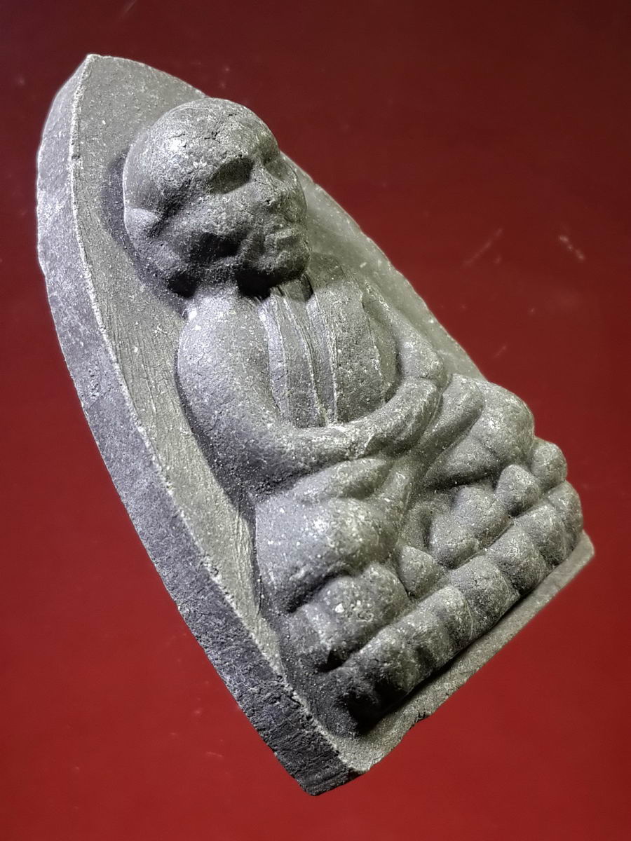 รหัสสินค้า หลวงปู่ทวด วัดต่างๆ 151 หลวงปู่ทวด เนื้อดินผสมว่าน รุ่นรักษ์แผ่นดินไทย ด้านหลังตัวหนังสือ “ช่วยใต้”