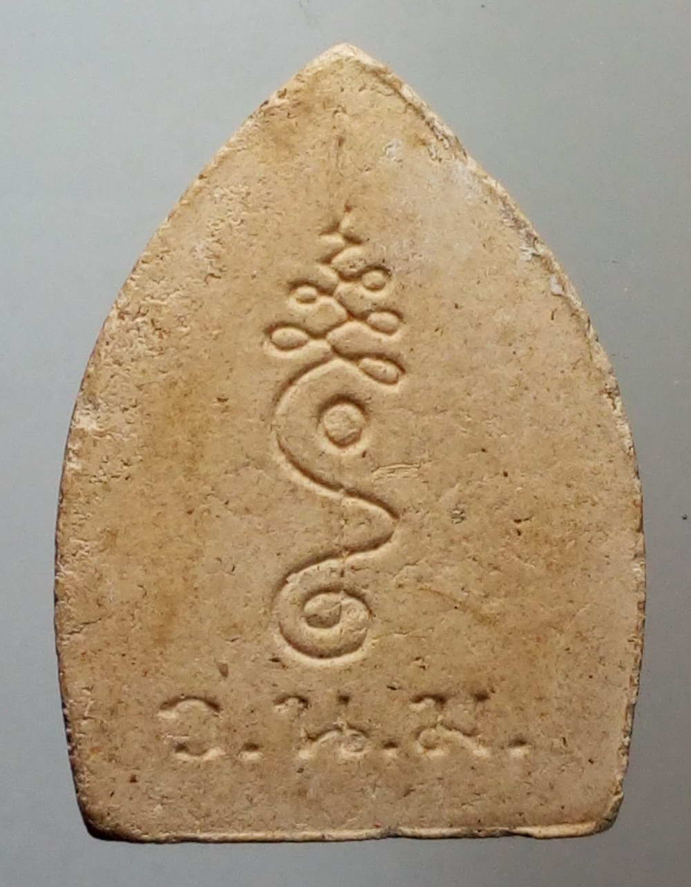 รหัสสินค้า พระไม่ทราบที่ 165 หลวงพ่อรวยทันใจ พิมพ์เจ้าสัวเนื้อผง หลังมีชื่อย่อวัด ว.น.ม.ไม่ทราบที่