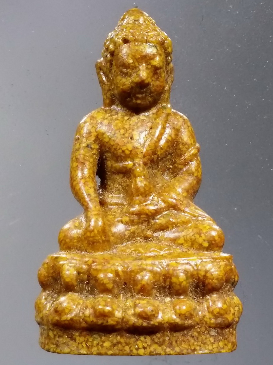 รหัสสินค้า พระเนื้อดิน เนื้อผง เนื้อว่าน 9824 พระกริ่งเนื้อกระเบื้องวิหารหลวง วัดสุทัศน์เทพวราราม กรุงเทพฯสร้างปี 2539 ใต้ฐานปั๊มตรายาง กริ่งเขย่าดังกังวาน