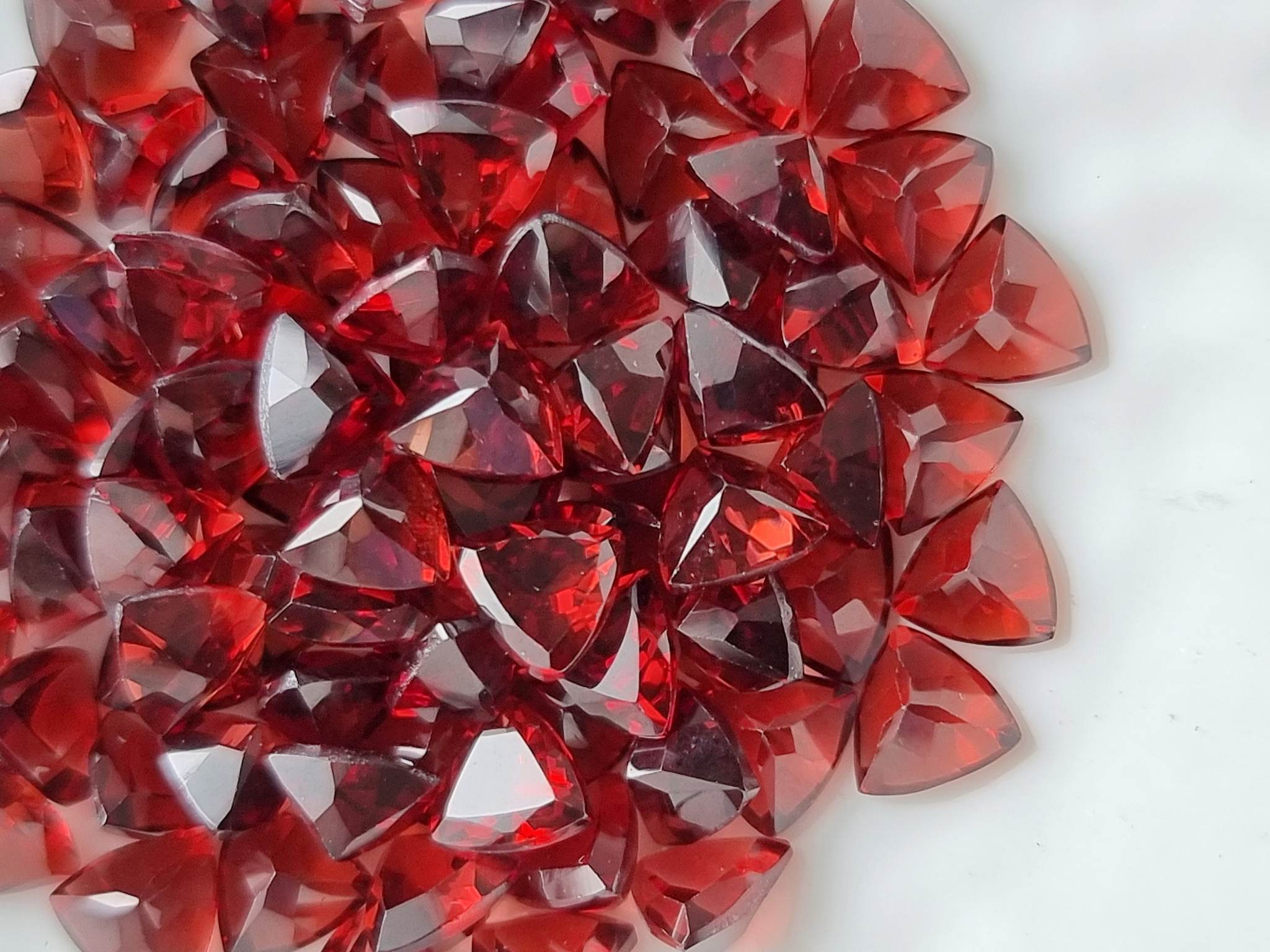 โกเมนสามเหลี่ยม 5 มม. 5 กะรัต