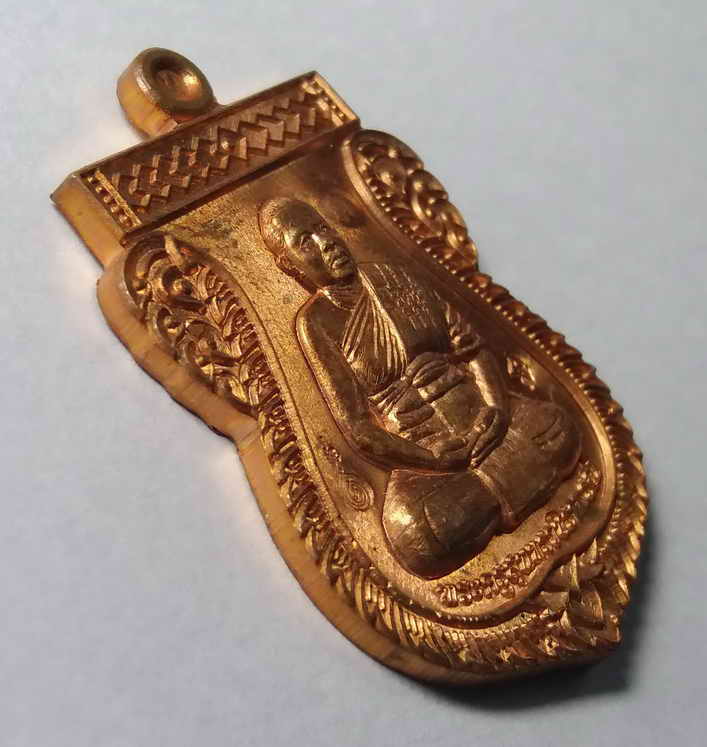 รหัสสินค้า เหรียญคณาจารย์ 046 เหรียญเสมาพระครูสุนทรวชิราภรณ์ วัดโพธิ์สำราญ อำเภออินทร์บุรี จังหวัดสิงห์บุรี สร้างปี 2561 ที่ระลึกในงานทอดกฐิน ตอกโค๊ต ที่ด้านหน้า หมายเลขที่ด้านหลัง