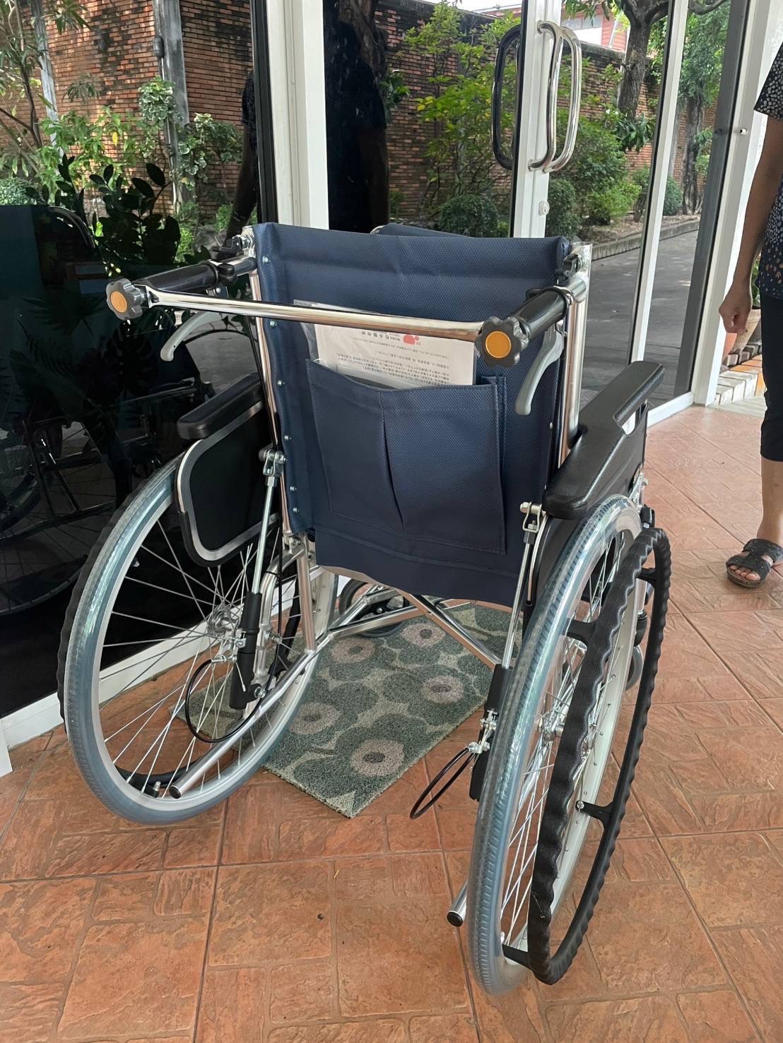 รถเข็นปรับเอนนอน แบรนด์ญี่ปุ่น Matsunaga Wheelchair (車いす) รุ่น MW13 ล้อหลังใหญ่ ที่วางแขนเปิดออกได้ ฟังก์ชั่นหลากหลาย พกพาสะดวก พับเก็บได้
