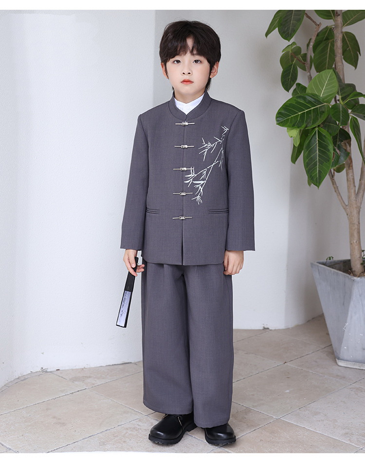 Bset0141- ชุดออกงานเด็กชายสีเทา 3ชิ้น มี เสื้อคอจีนสีเทา+เสื้อคอจีนแขนยาวสีขาว+กางเกงสีเทา ชุดจีนเด็กชายดูดีมีสไตล์ ทรงสวยสุดหรู เนื้อผ้าสวยใส่สบาย ขนาดชุด +ดูเพิ่ม ในรายละเอียด