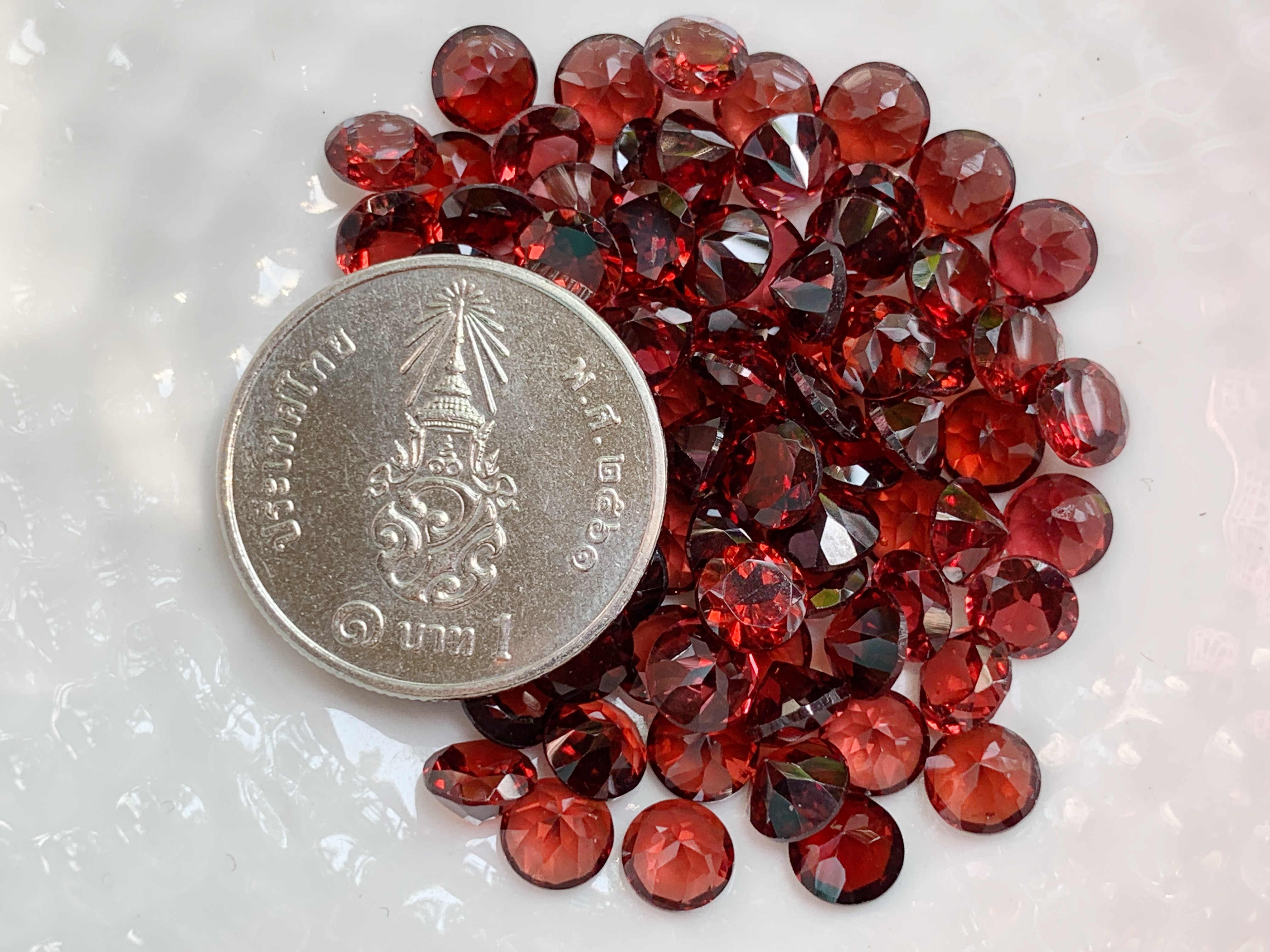 โกเมนกลม 5.0 มม. 5 กะรัต