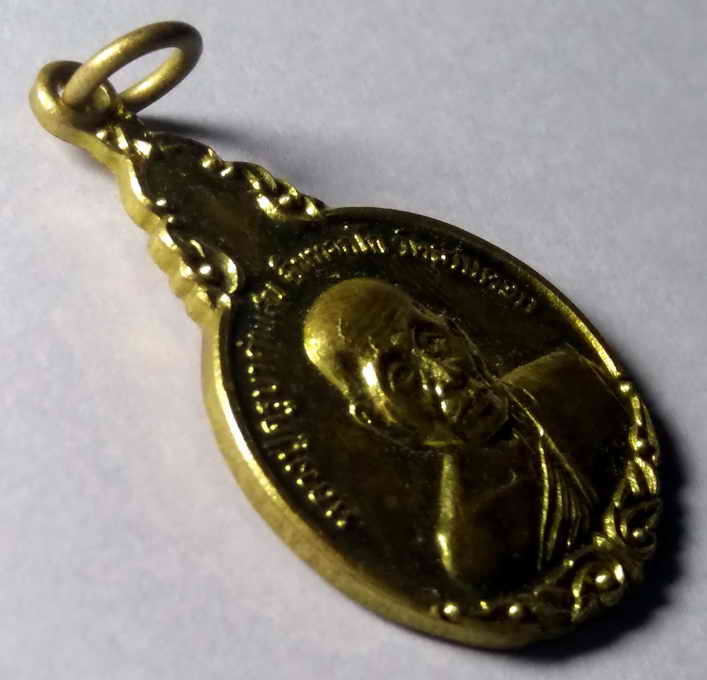 รหัสสินค้า เหรียญคณาจารย์ 422 เหรียญหลวงปู่ครูบาคำแสน วัดสวนดอก หลังพระเกตุแก้วจุฬามณีจำลอง วัดสันปง ต.สันทราย อ.พร้าว จ.เชียงใหม่ เนื้อทองฝาบาตร