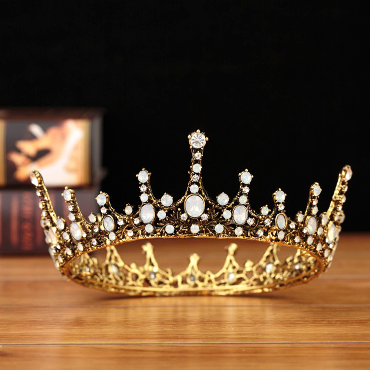 As1144- มงกุฎเพชรตัวเรือนสีทองรมดำสวยทรงเสน่ห์ แต่งเพชรขาวด้านและเพชรวาวที่ส่วนบนสุด ขนาดรองใหญ่สวยหรูดูสง่างามไม่เหมือนใคร สวยเหมือนแบบใช้ได้ตั้งแต่เด็กเล็ก5ขวบ-เด็กโตหรือผู้ใหญ่