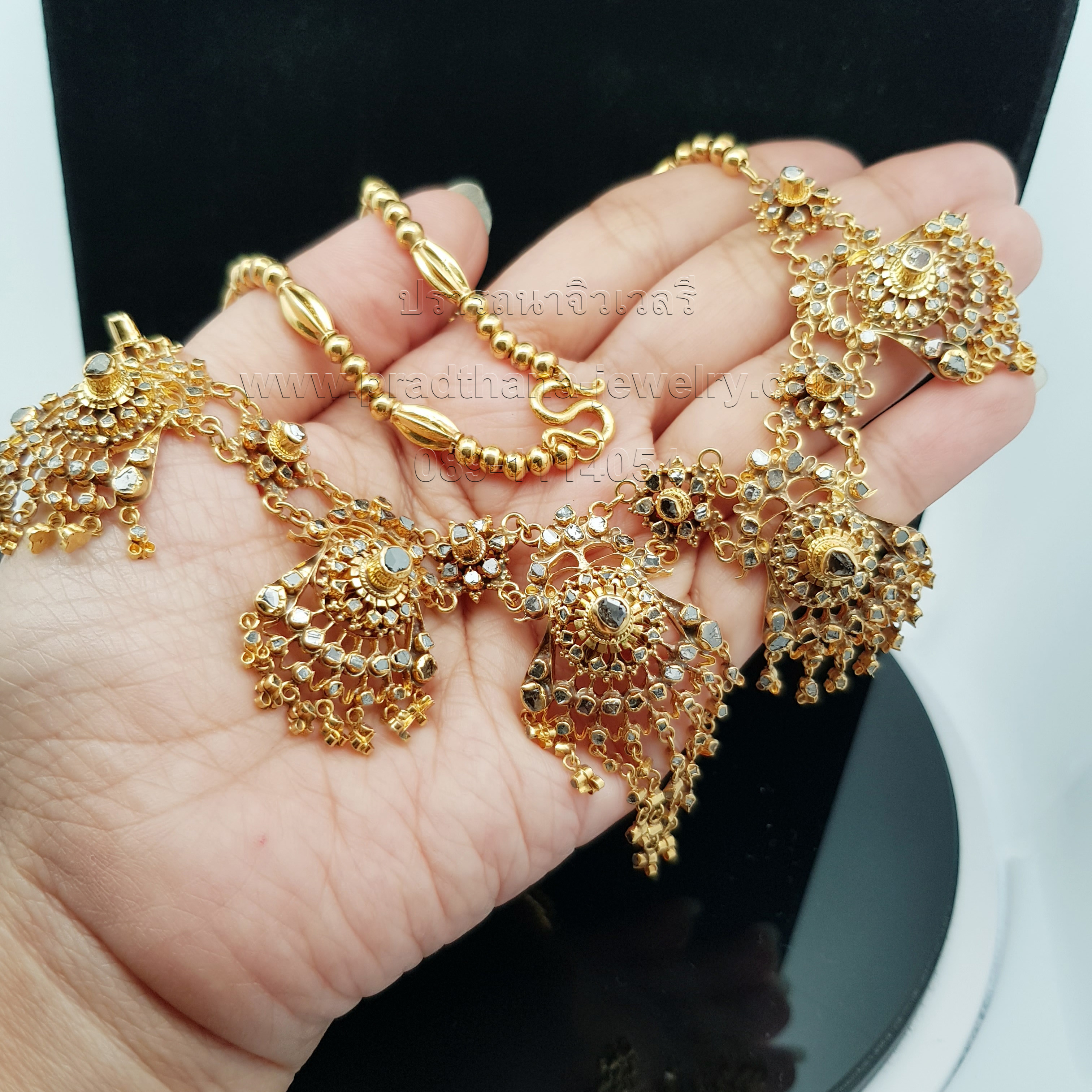 สร้อยคอระย้าเพชรซีกโบราณ