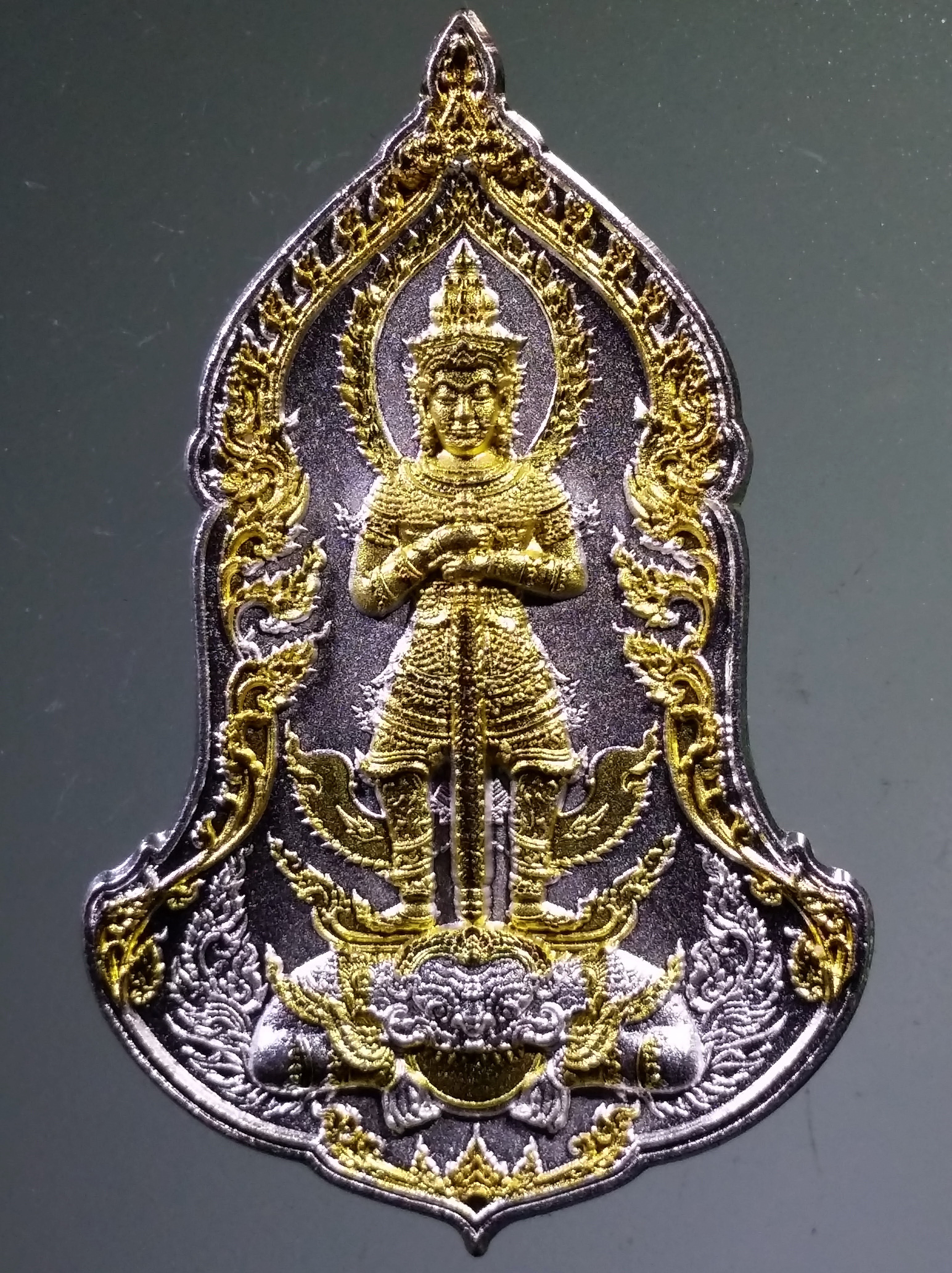รหัสสินค้า พระมีกล่อง 3407 เหรียญท้าวเวสสุวรรณ หน้าเทวดา รุ่นเศรษฐีรวยทันใจ 2 เนื้อกะไหล่สองกษัตริย์ เงินทอง พ่นทราย หลวงพ่อพัฒน์ วัดห้วยด้วน อำเภอหนองบัว จังหวัดนครสวรรค์ โค๊ตเลเซอร์หมายเลข 13