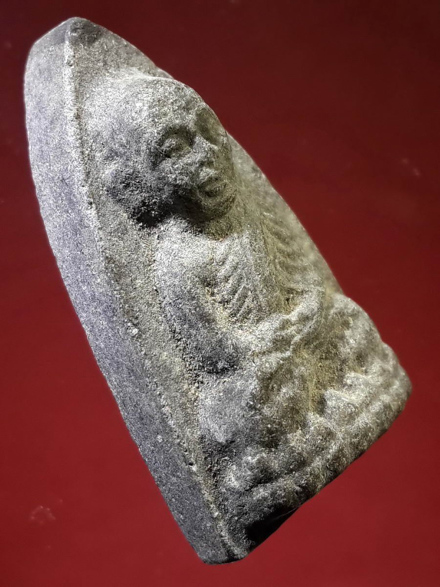 รหัสสินค้า หลวงปู่ทวด วัดต่างๆ 131 หลวงปู่ทวด วัดช้างให้ จ.ปัตตานี ไม่ทราบปีที่สร้าง เนื้อผงใบลาน พิมพ์เตารีดหัวแหลม