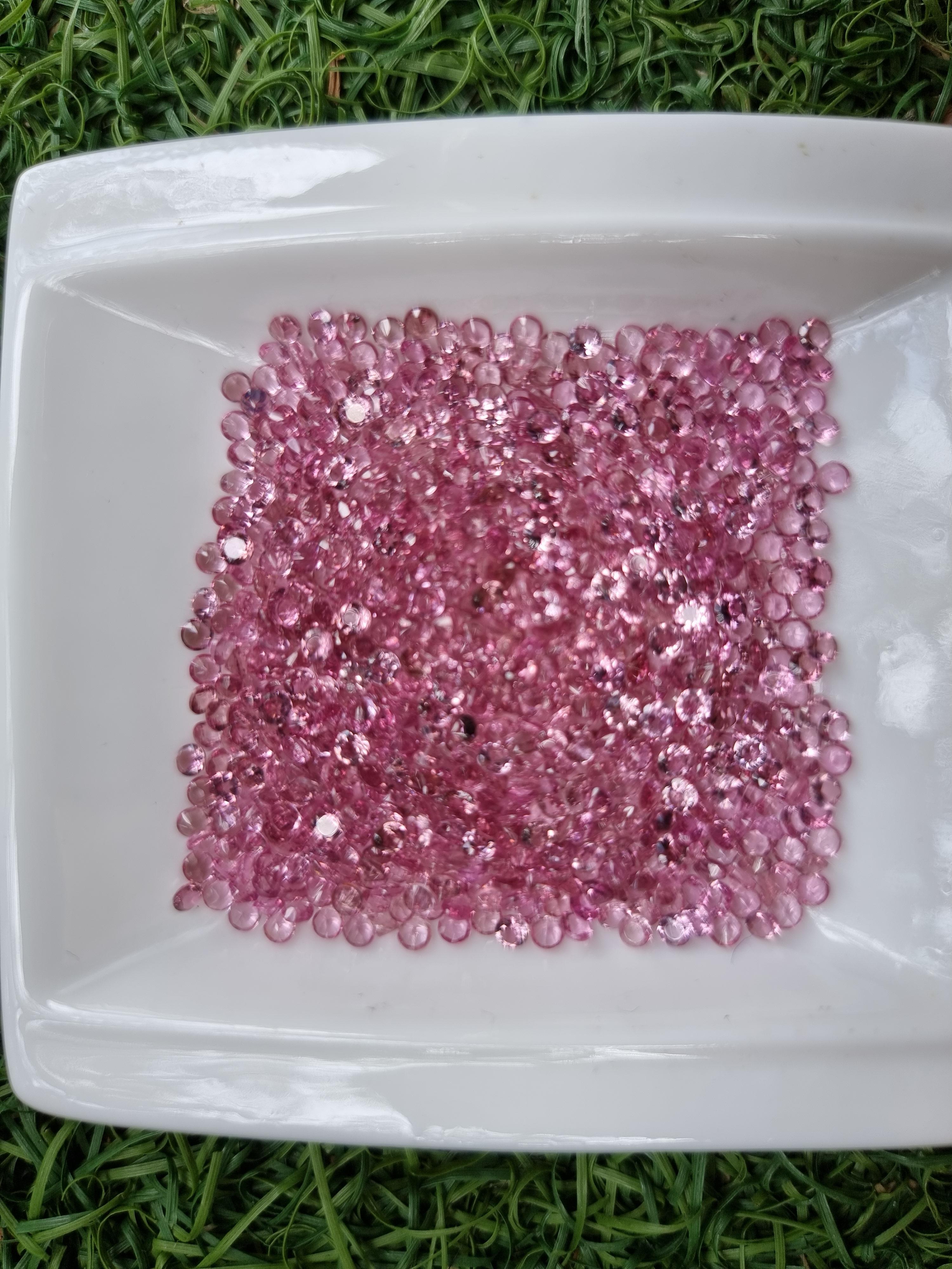Pink tourmaline กลม 2.5 มม 1 กะรัต