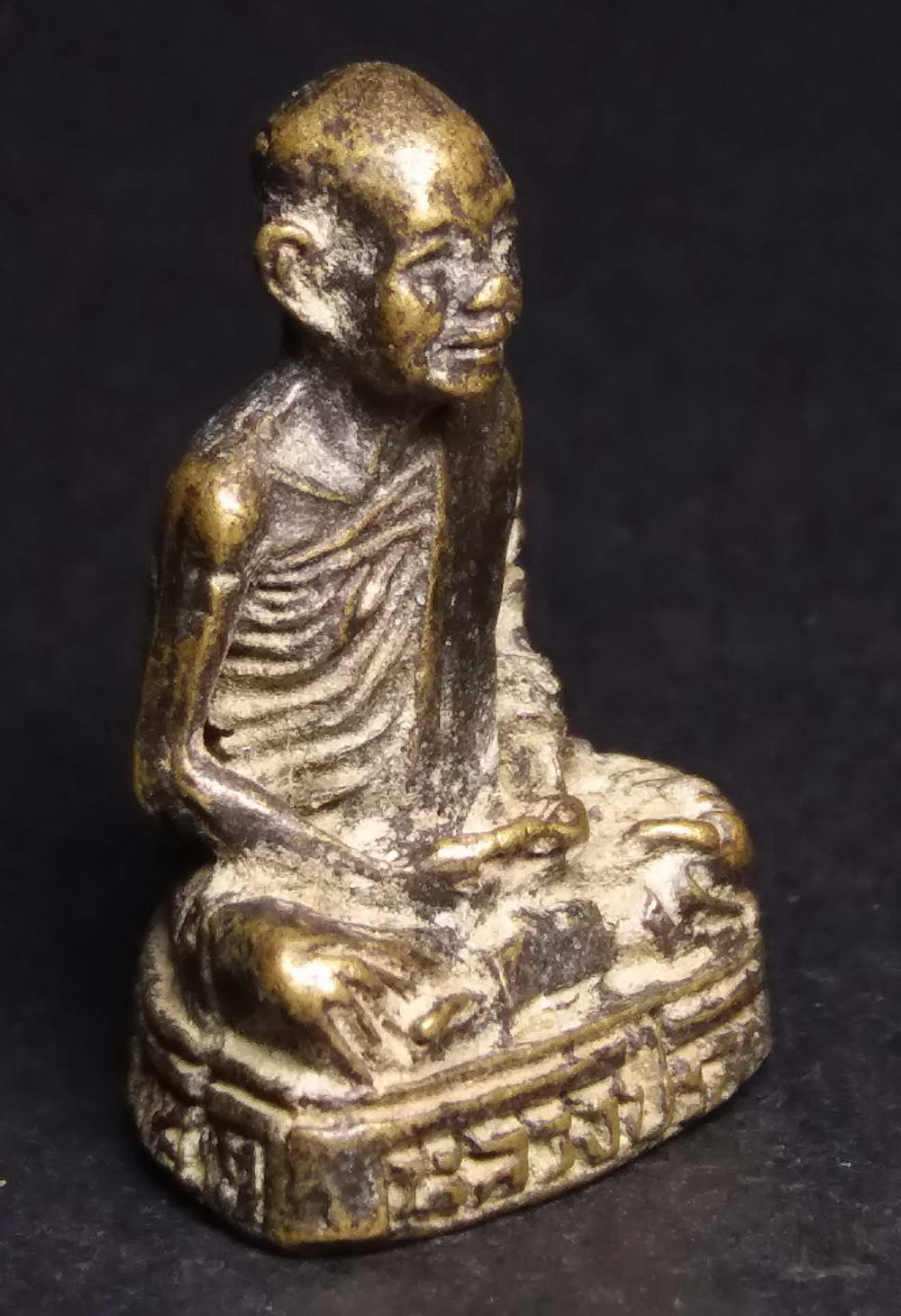 รหัสสินค้า พระกริ่ง พระหล่อ 144 รูปหล่อหลวงปู่รอด วัดทับกฤชเหนือ อำเภอชุมแสง จังหวัดนครสวรรค์ สร้างปี 2536 หล่อตัน