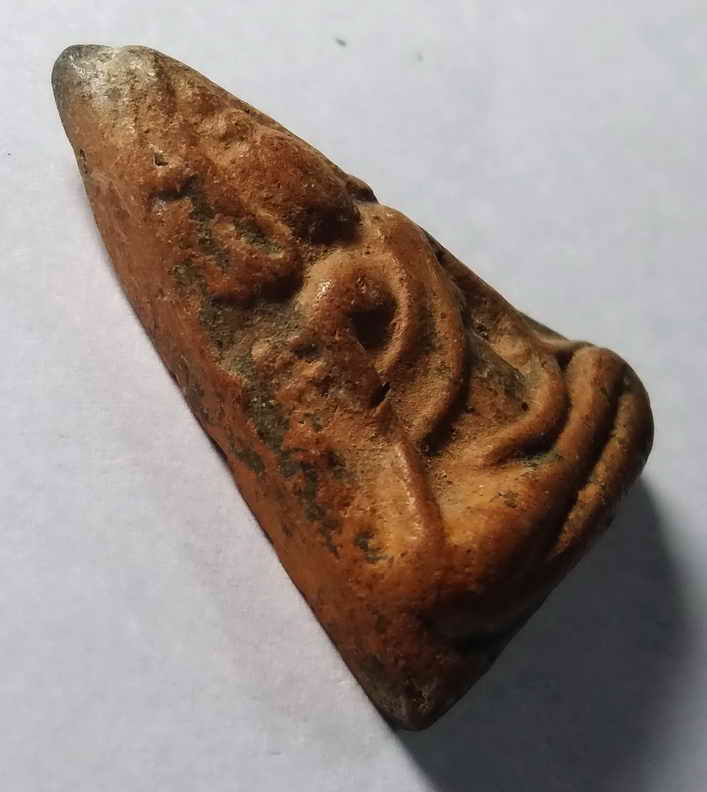 รหัสสินค้า พระกรุ 012 พระนางพญา (พิมพ์พระพุทธชินราช) เนื้อดินเผา กรุวังมะสะ จังหวัดพิษณุโลก หายาก ไม่ค่อยพบเจอ พระรายการนี้ให้เช่าบูชาแล้ว