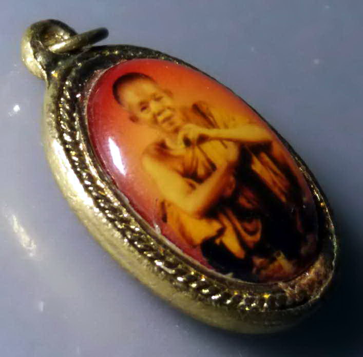 รหัสสินค้า เครื่องราง ล็อตเก็ต ภาพถ่าย 059 ล็อกเก็ตสองหน้า หลวงพ่อคูณ ปริสุทโธ วัดบ้านไร่ อำเภอด่านขุนทด จังหวัดนครราชสีมา