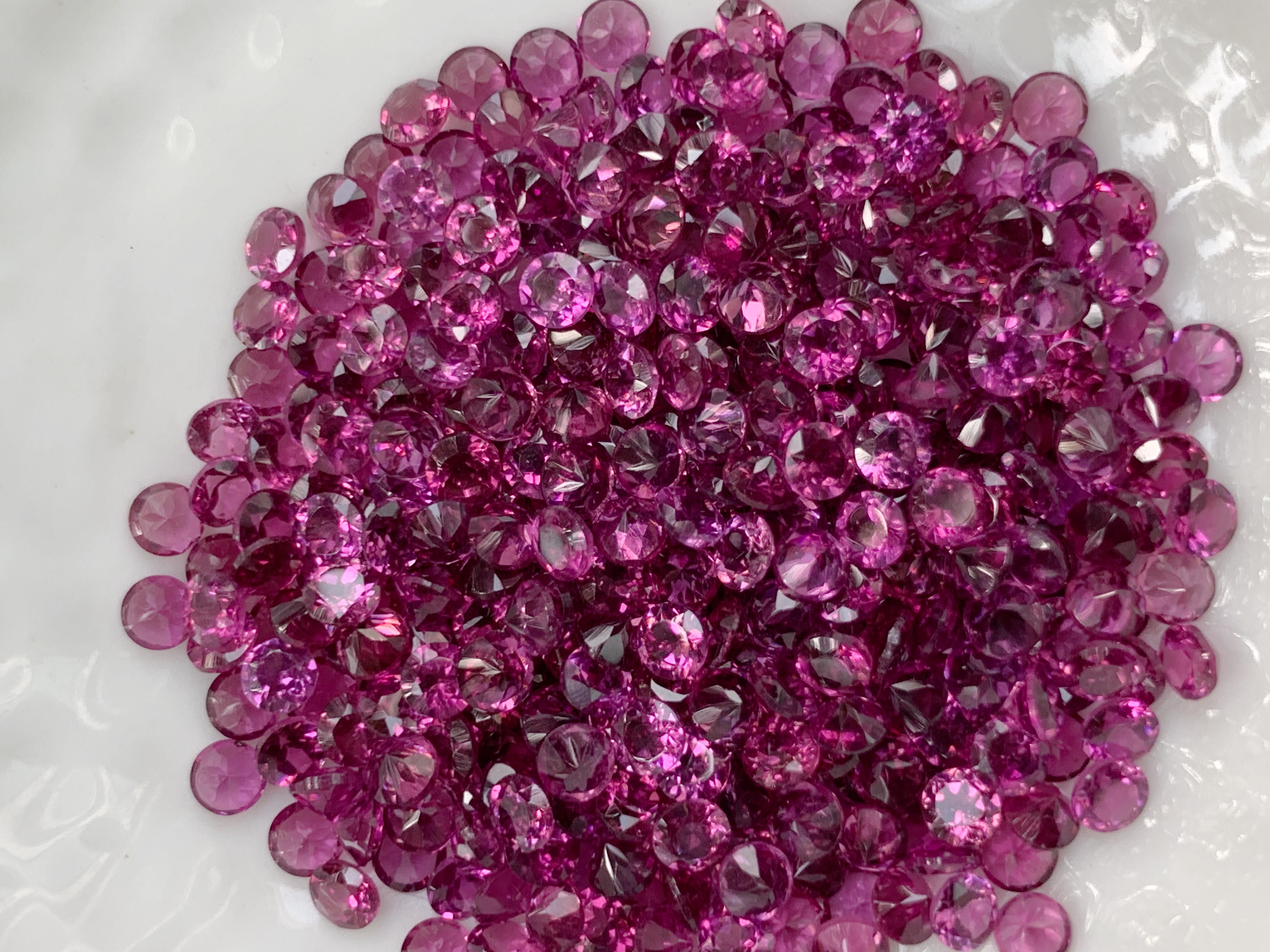 โรโดไลท์กลม 2.8 มม. 5 กะรัต