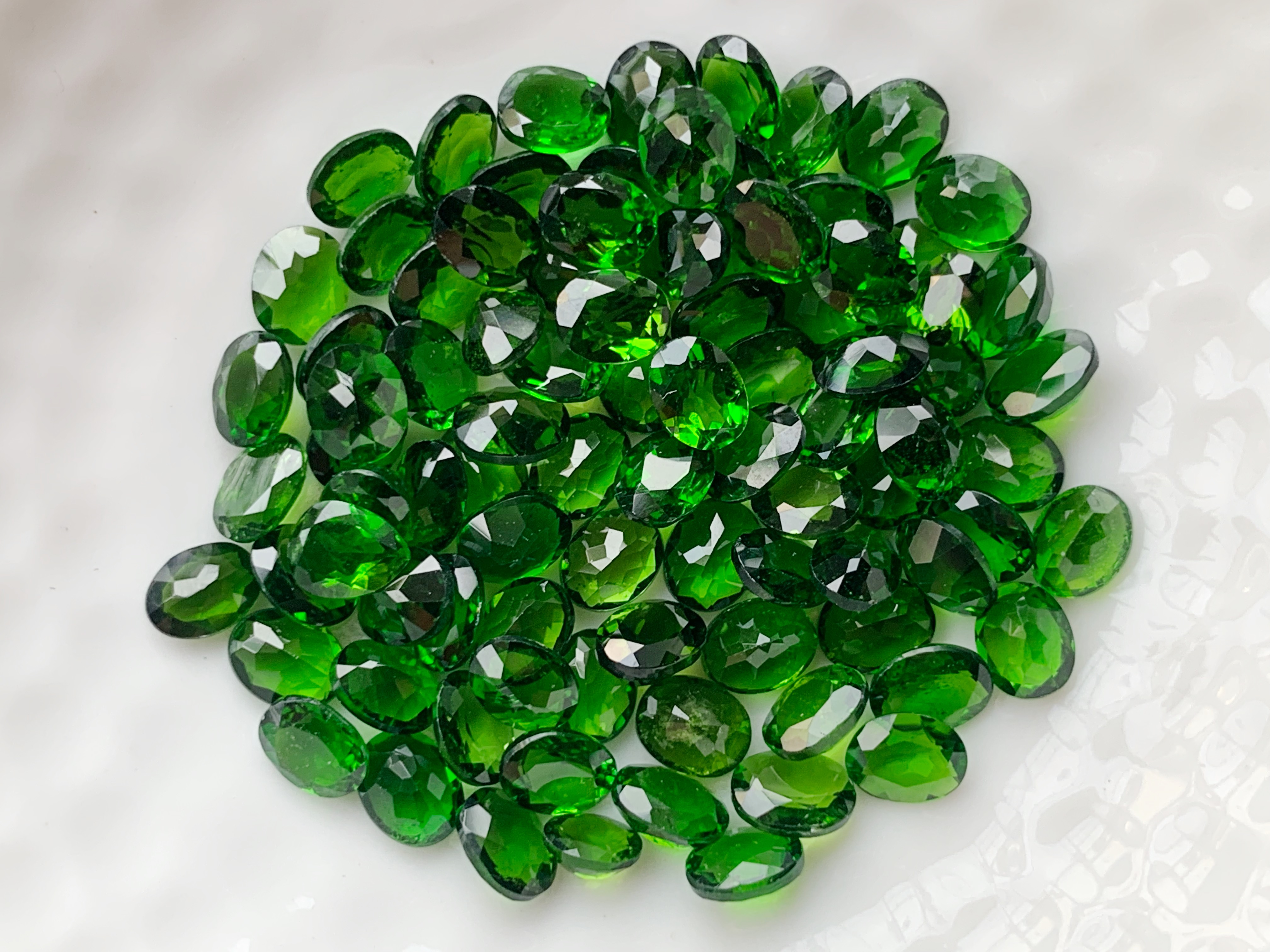 โครมไดออฟไซด์ไข่ 5X4 มม. 1 กะรัต