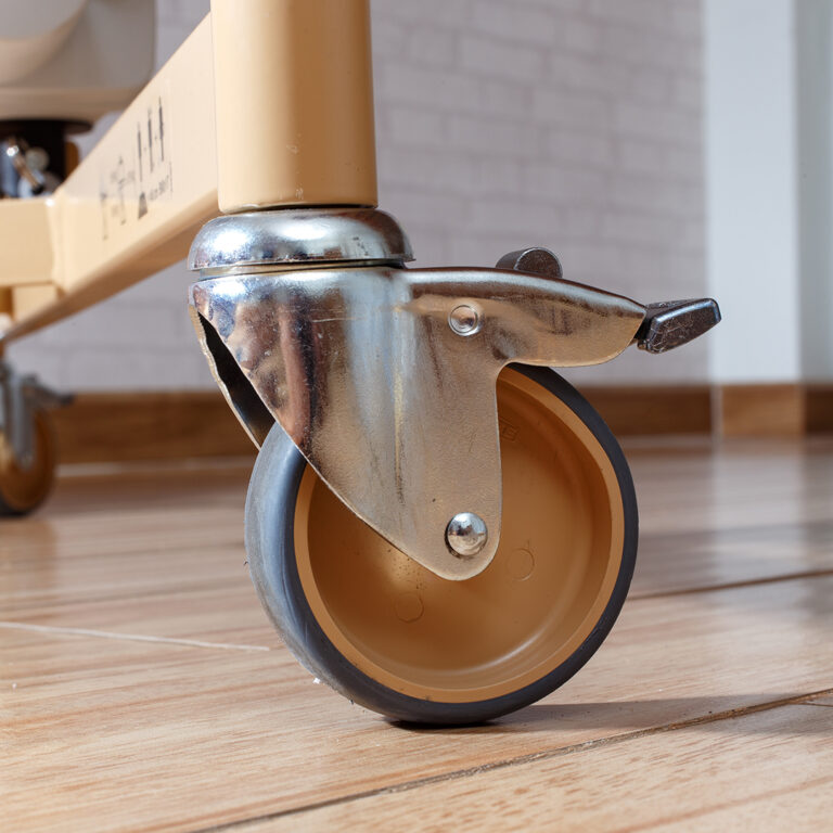 ชุดเตียงผู้ป่วยปรับไฟฟ้า Dali Low Entry (เตียงปรับระดับต่ำสุด 23 cm.) + พร้อมที่นอนเพื่อสุขภาพ MEMORY FOAM + เสาพยุงตัว + ชุดผ้าปูที่นอน + ผ้ายาง