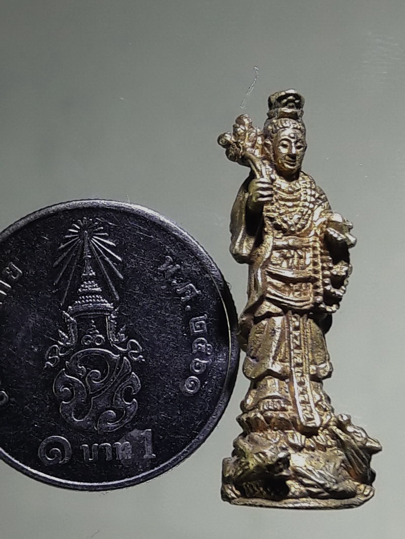 Antig FB 12769 รูปหล่อพระโพธิสัตว์เจ้าแม่กวนอิม ปางขี่มังกร ประพรมน้ำมนต์ องค์เล็ก เนื้อทองสตางค์ ไม่ทราบสำนัก งานเก่าน่าสะสม