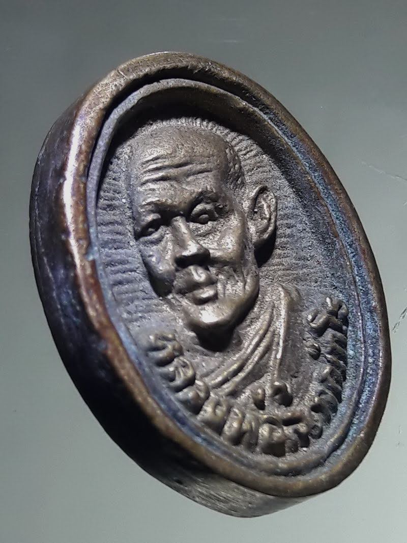 Antig FB 12867 เหรียญหล่อโบราณ หลวงพ่อลี วัดป่าหัวตลุก อำเภอลาดยาว จังหวัดนครสวรรค์ สร้างปี 2543 ที่ระลึกอายุครบ 64 ปี รุ่นเจริญสุข .