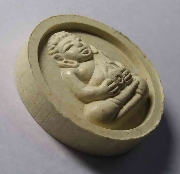 รหัสสินค้า พระมีกล่อง 026 พระสังกัจจายน์เนื้อผง จันทร์ลอย หลวงพ่อเพี้ยน วัดเกริ่นกฐิน จังหวัดลพบุรี สร้างปี 2540 รุ่นเสริมบารมี สร้างถวายโดย พลตำรวจโท เสรีพิสุทธิ์ เตมียเวช ยศในขณะนั้น