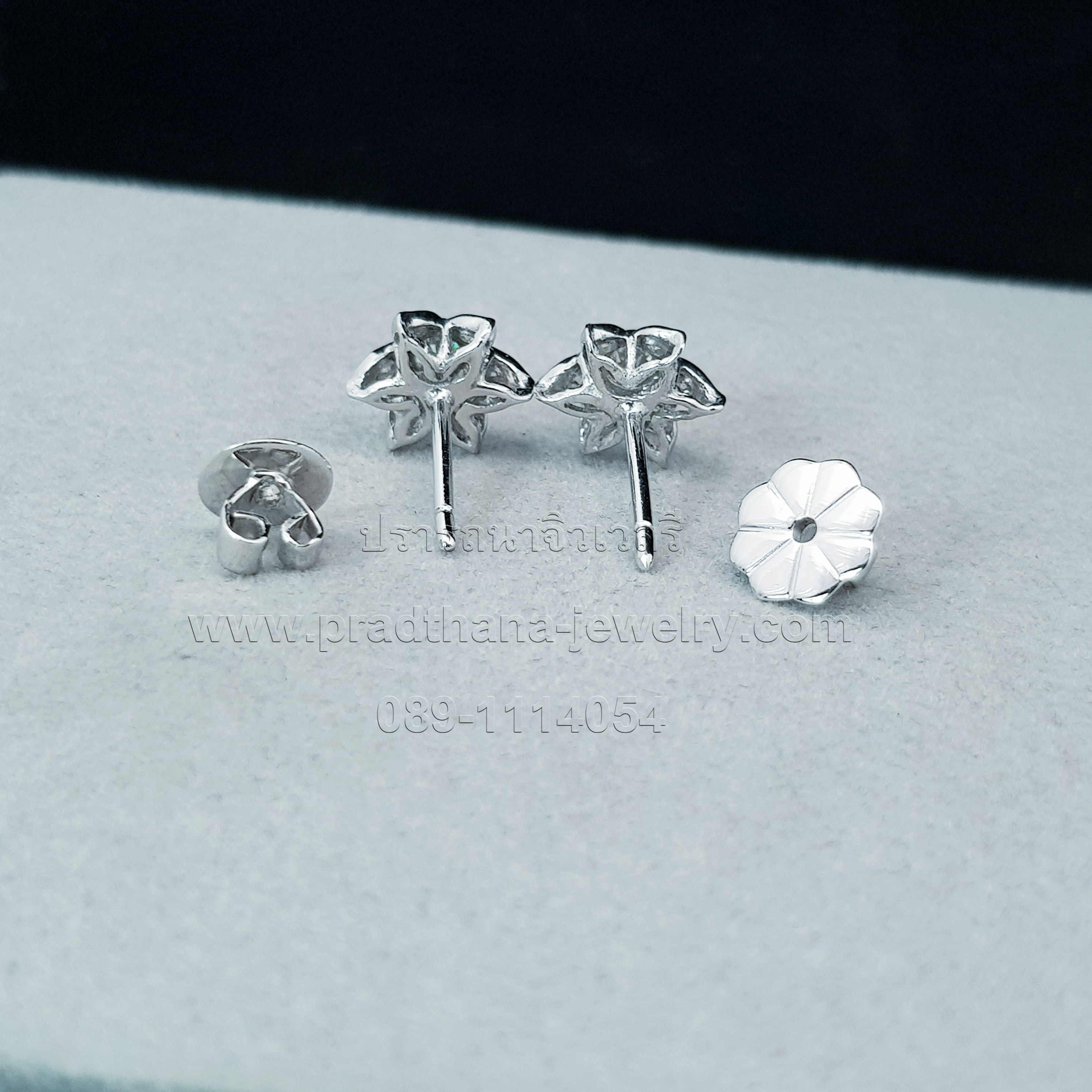 ต่างหูดอกไม้เพชร