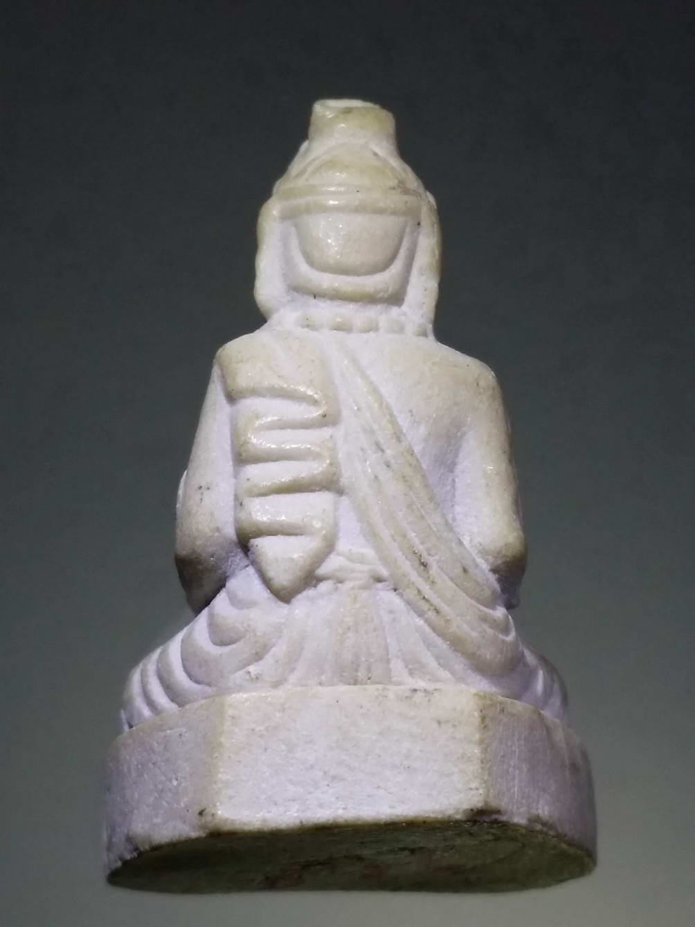 รหัสสินค้า พระไม่ทราบที่ 266 รูปหล่อลอยองค์พระฤาษีเนื้อผงไม่ทราบที่ใต้ฐานจานปากกาเคมี ณ. ไม่ทราบสำนัก