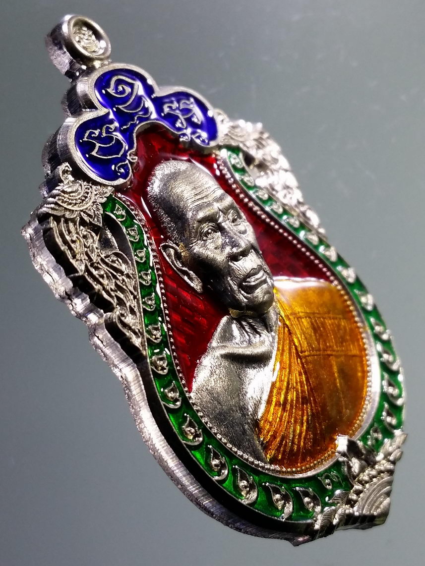 รหัสสินค้า พระมีกล่อง 012 เหรียญเสมาพระพรหม เนื้ออัลปาก้าลงยา 3 สี รุ่น พรหมพัฒน์พันล้าน ๒ หลวงพ่อพัฒน์ วัดห้วยด้วน อำเภอหนองบัว จังหวัดนครสวรรค์ ตอกโค๊ต หมายเลข ๖๒