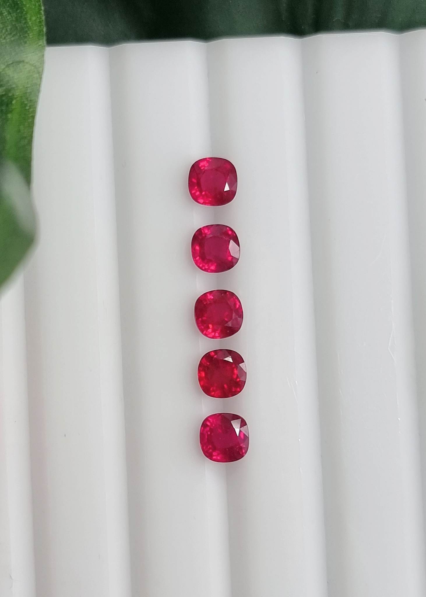 พลอยทับทิมเผาใหม่ 6.2x6.2มม.ขายยกชุด 5 เม็ด