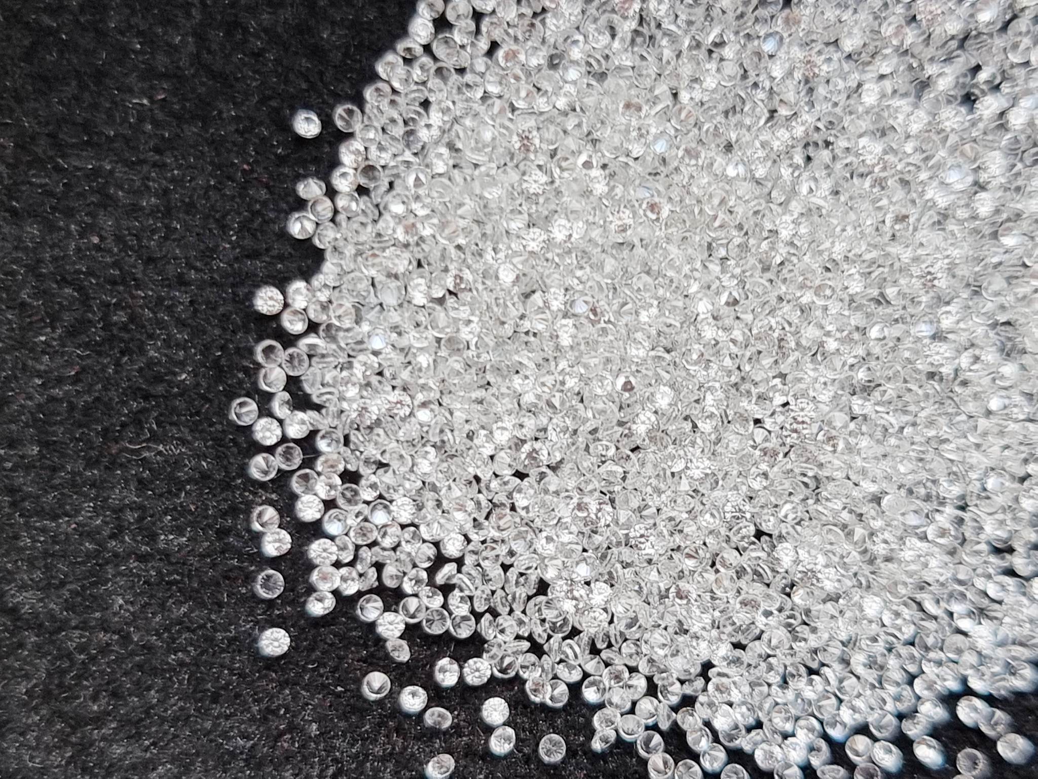 เพทายขาวกลมเจียรเหลี่ยม Size 0.9 มม. 1 กะรัต